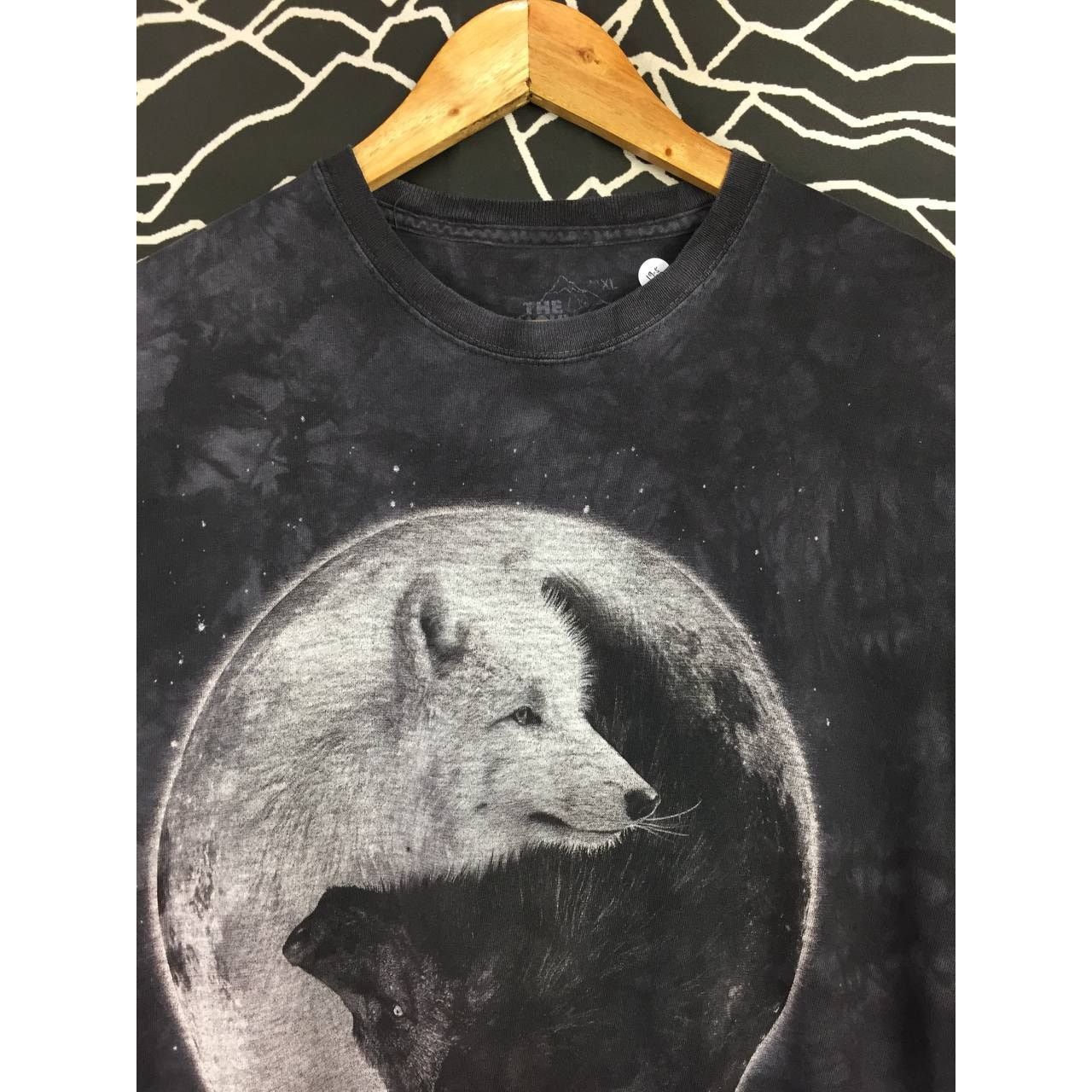 The Mountain The Mountain 2014 By Michael McGloin Ying Yang Wolves Tee Size US M / EU 48-50 / 2 - 3 Thumbnail