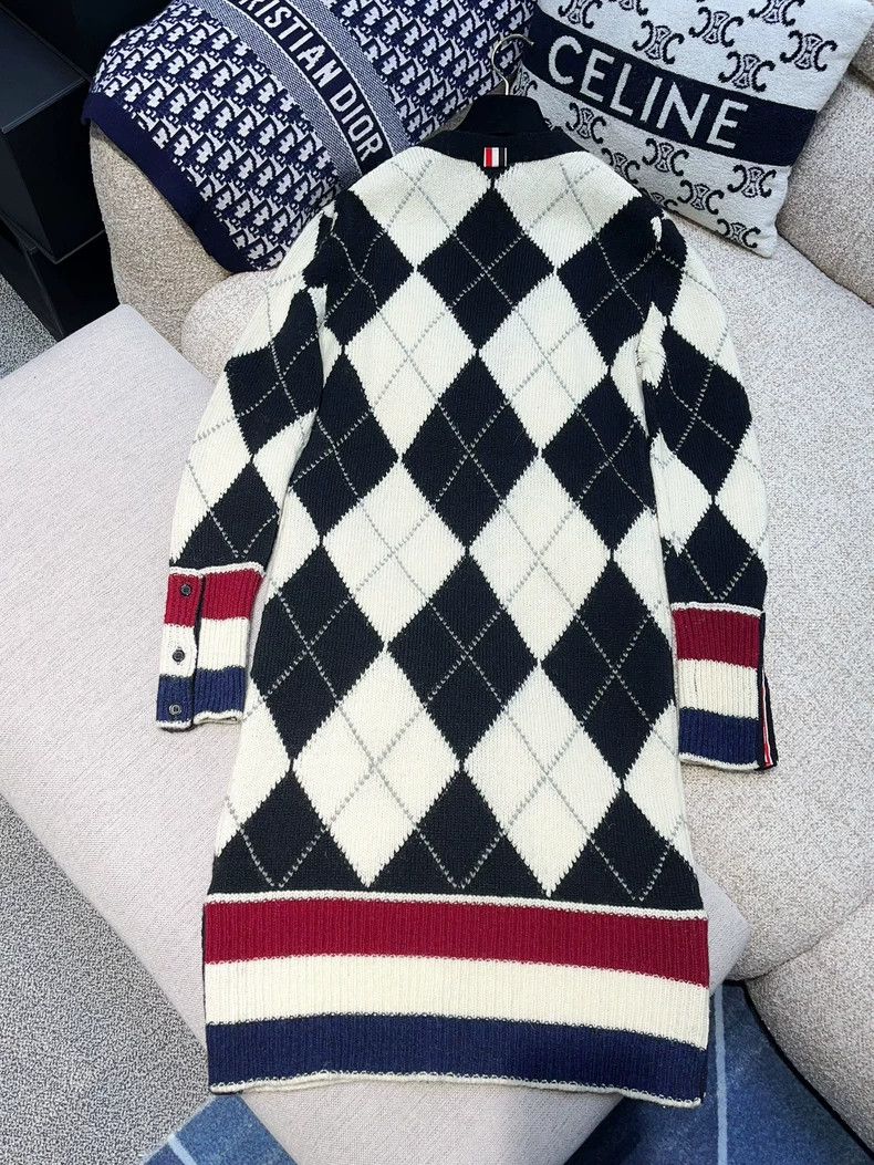 Thom Browne Thom Browne A long sleeve diamond knit cardigan Size US L / EU 52-54 / 3 - 2 Thumbnail
