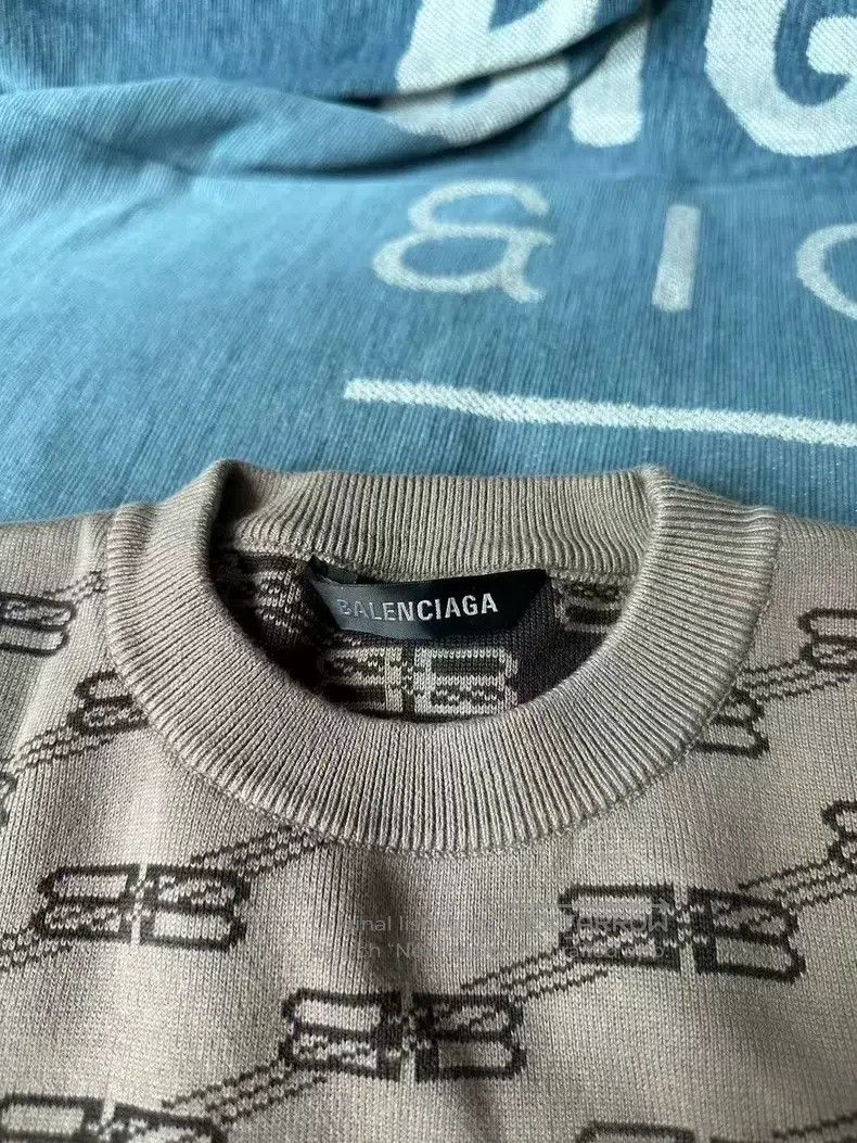 Other Balenciaga Lock buckle all-over print sweater Size US S / EU 44-46 / 1 - 5 Thumbnail