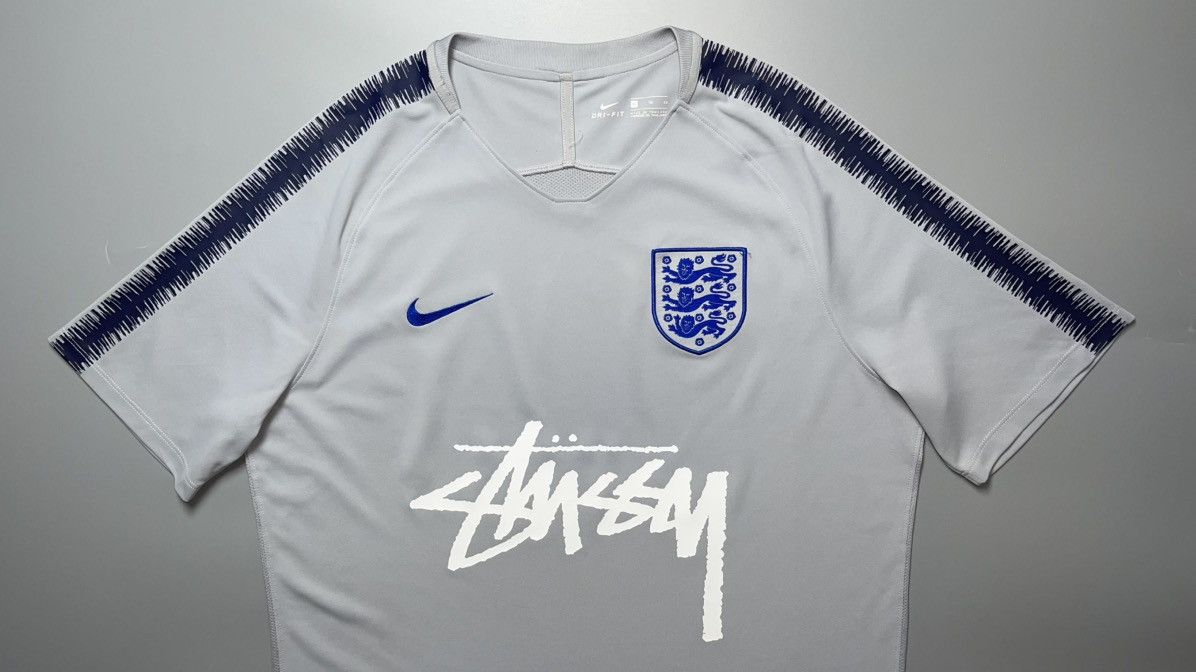 Vintage ENGLAND x STUSSY NIKE 2018 FOOTBALL SOCCER TRAINING JERSEY Size US XL / EU 56 / 4 - 2 Thumbnail