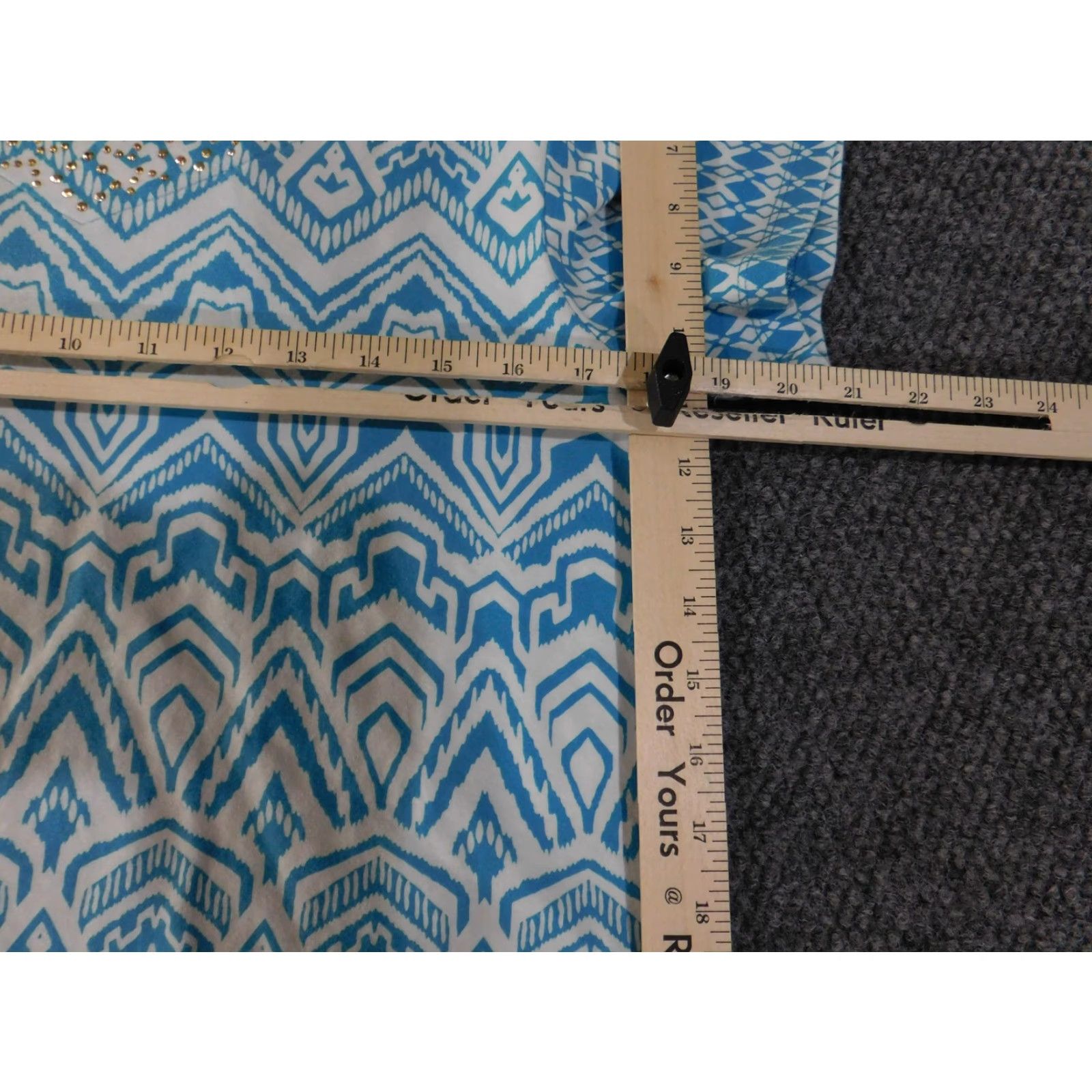 Vintage Alfred Dunner Shirt Womens Petite Small Blue Geometric Short Sleeve Embellished Beaded Top V-Neck Cotton Spandex Regular Fit, Bohemian Modern Size S / US 4 / IT 40 - 6 Thumbnail