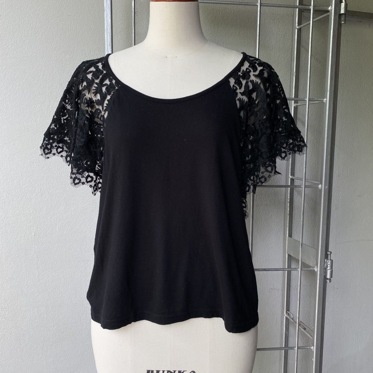 Tsumori Chisato Tsumori Chisato Black Tee with Sheer Lace Sleeves Size XS / US 0-2 / IT 36-38 - 11 Thumbnail