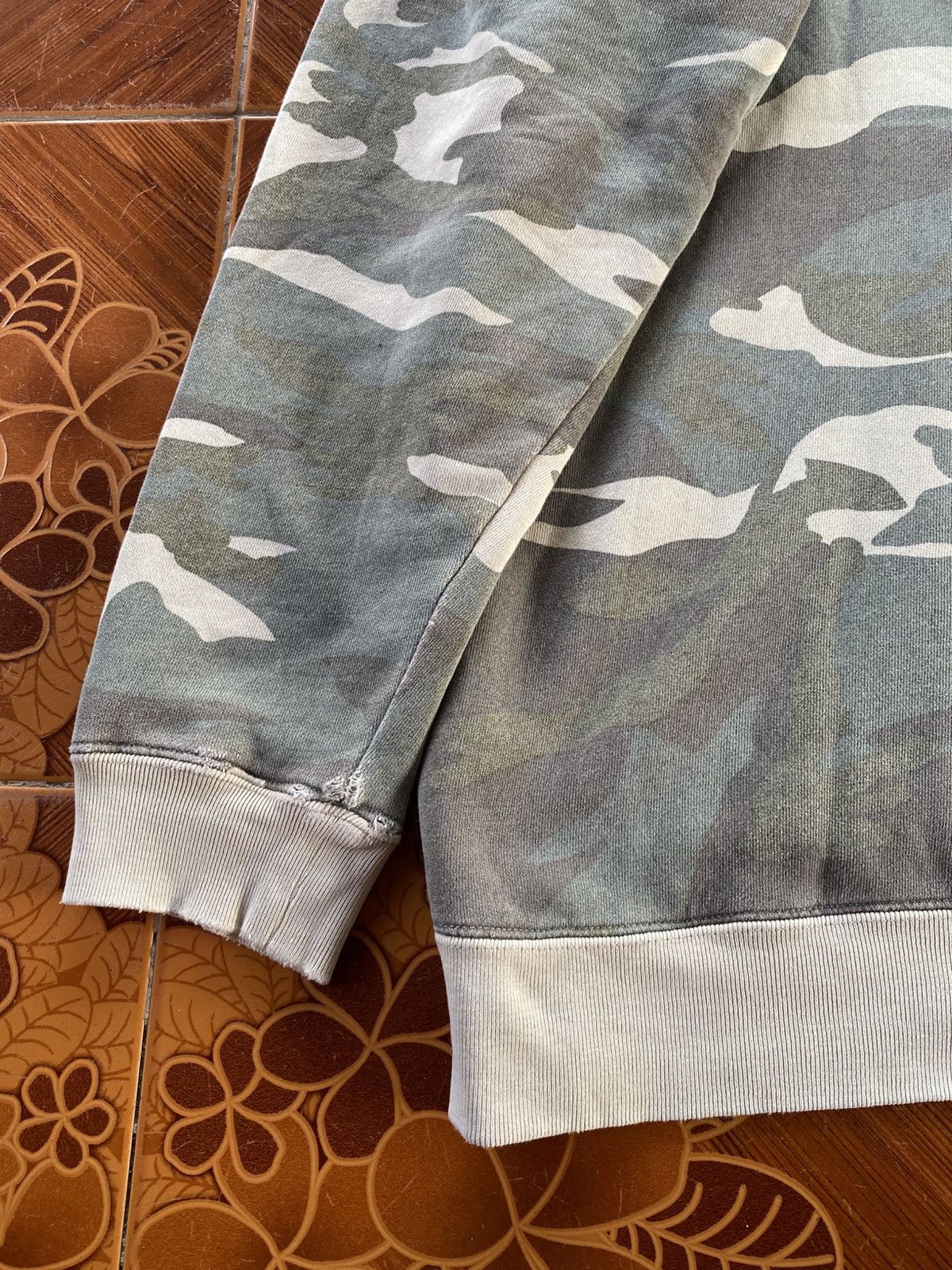 Avirex Vintage Avirex Distressed Camouflage Sweatshirt Size US XL / EU 56 / 4 - 10 Thumbnail
