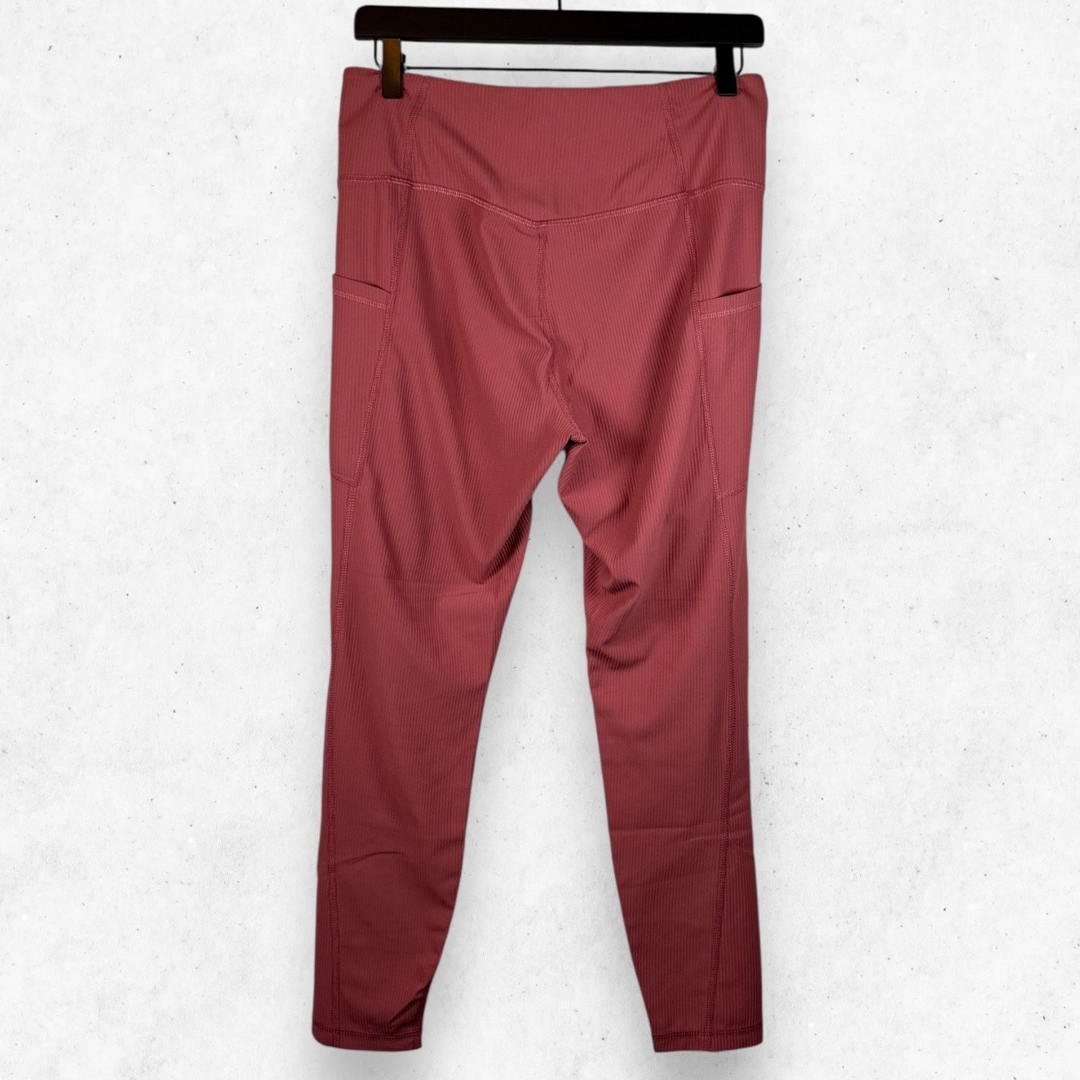Old Navy Old Navy PowerSoft Go-Dry Leggings Burn Rose L Size 30" / US 8 / IT 44 - 2 Thumbnail