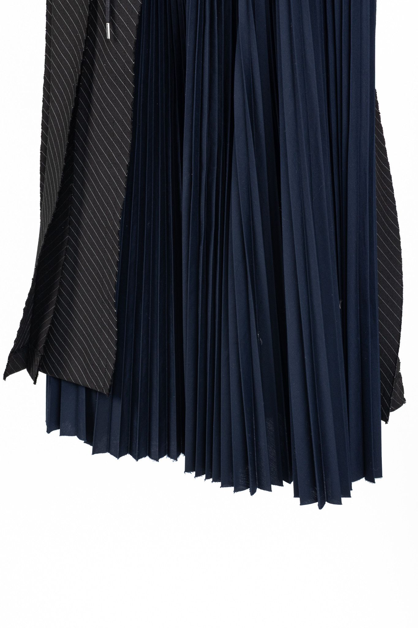 Sacai Sacai Black & Navy Pinstripe Docking Pleated Skirt Size 28" / US 6 / IT 42 - 6 Thumbnail