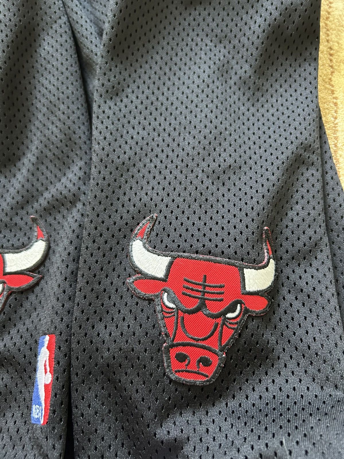 NBA × Nike × Vintage Vintage 90s Nike Chicago Bulls Mesh Shorts Size US 34 / EU 50 - 3 Thumbnail