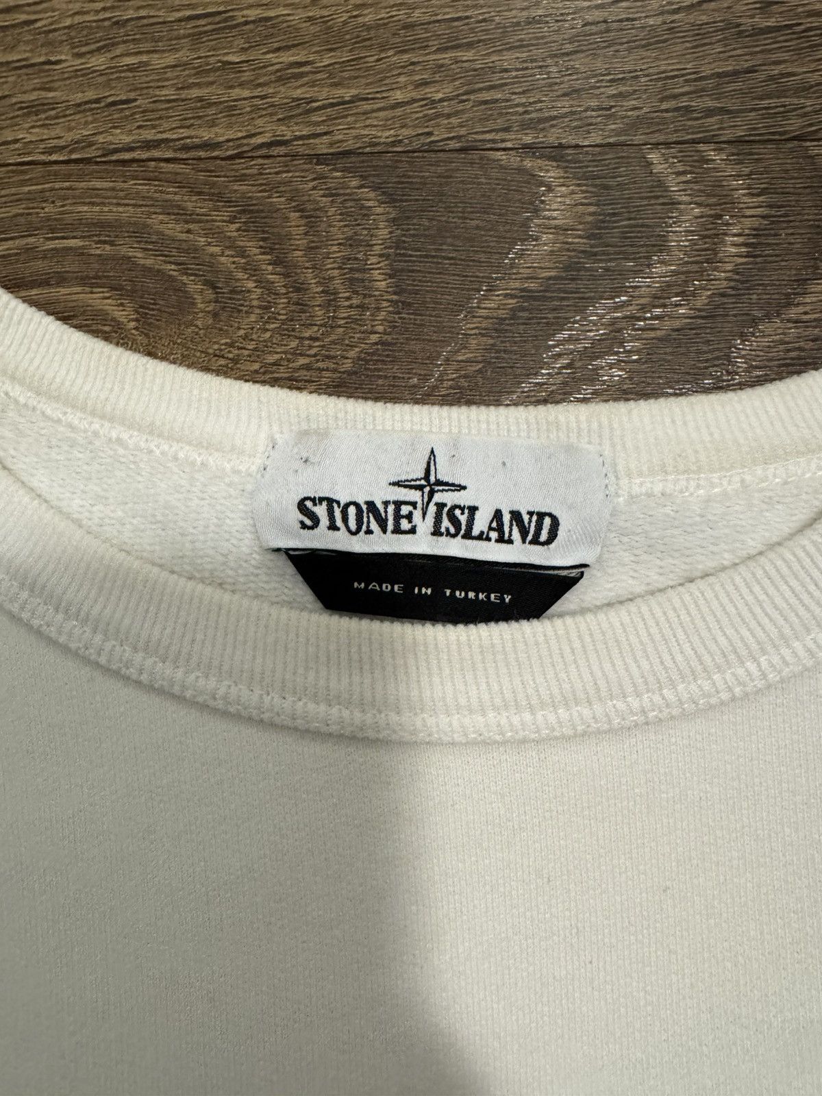 Stone Island Stone Island White Arm Badge Sweatshirt Size US L / EU 52-54 / 3 - 3 Thumbnail