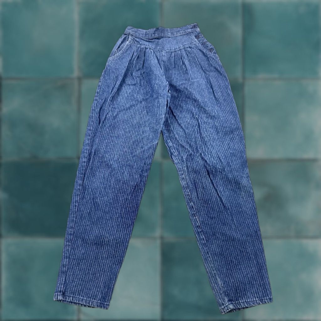 Levi's VINTAGE Levi's Jeans Womens 24 Blue Pleated Denim 70s USA Size 42" / US 20 - 1 Thumbnail