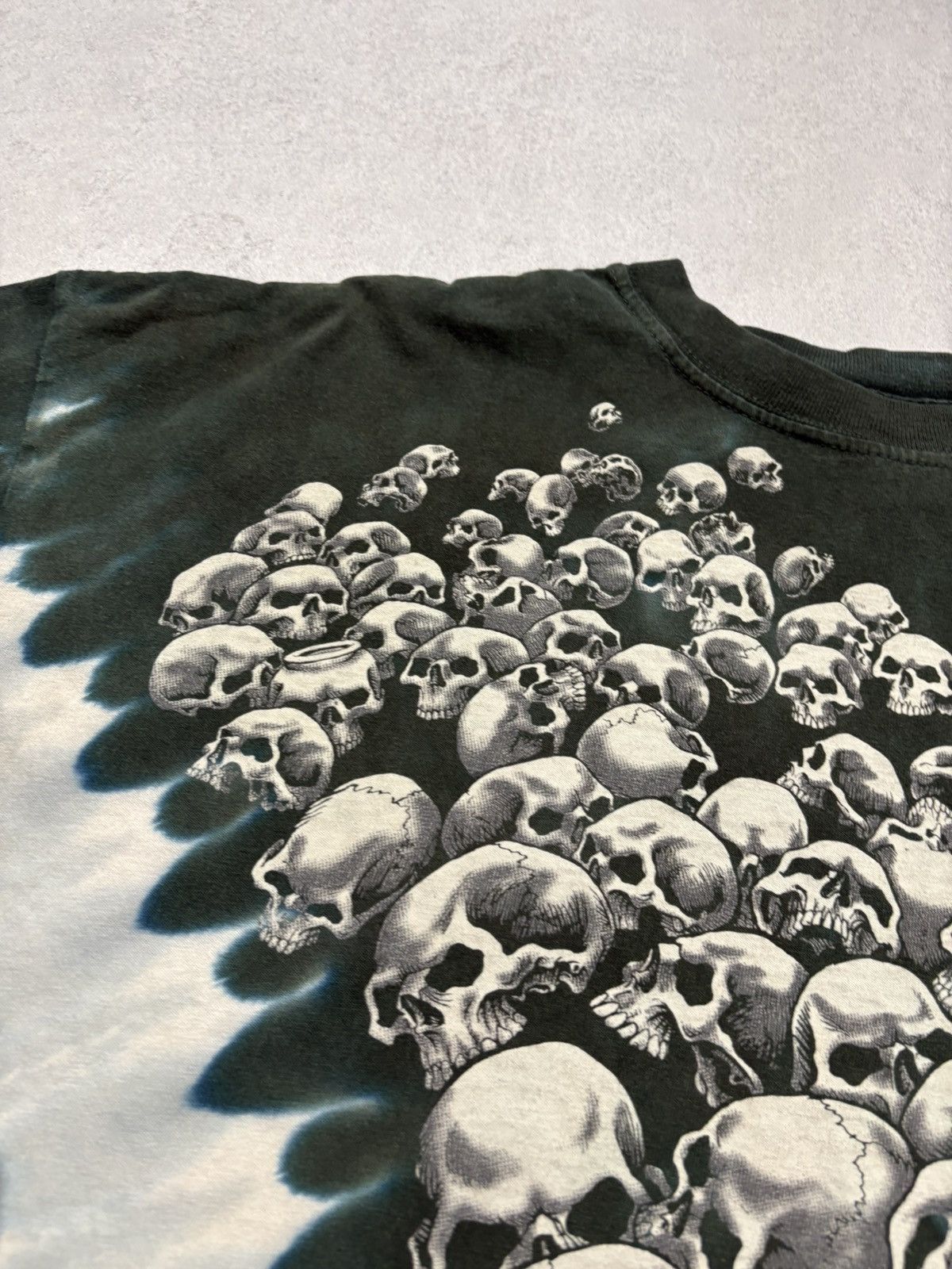 Vintage Vintage 1998 Disney Liquid Blue Skull Tie Dye T Shirt AOP XL Size US XL / EU 56 / 4 - 6 Thumbnail