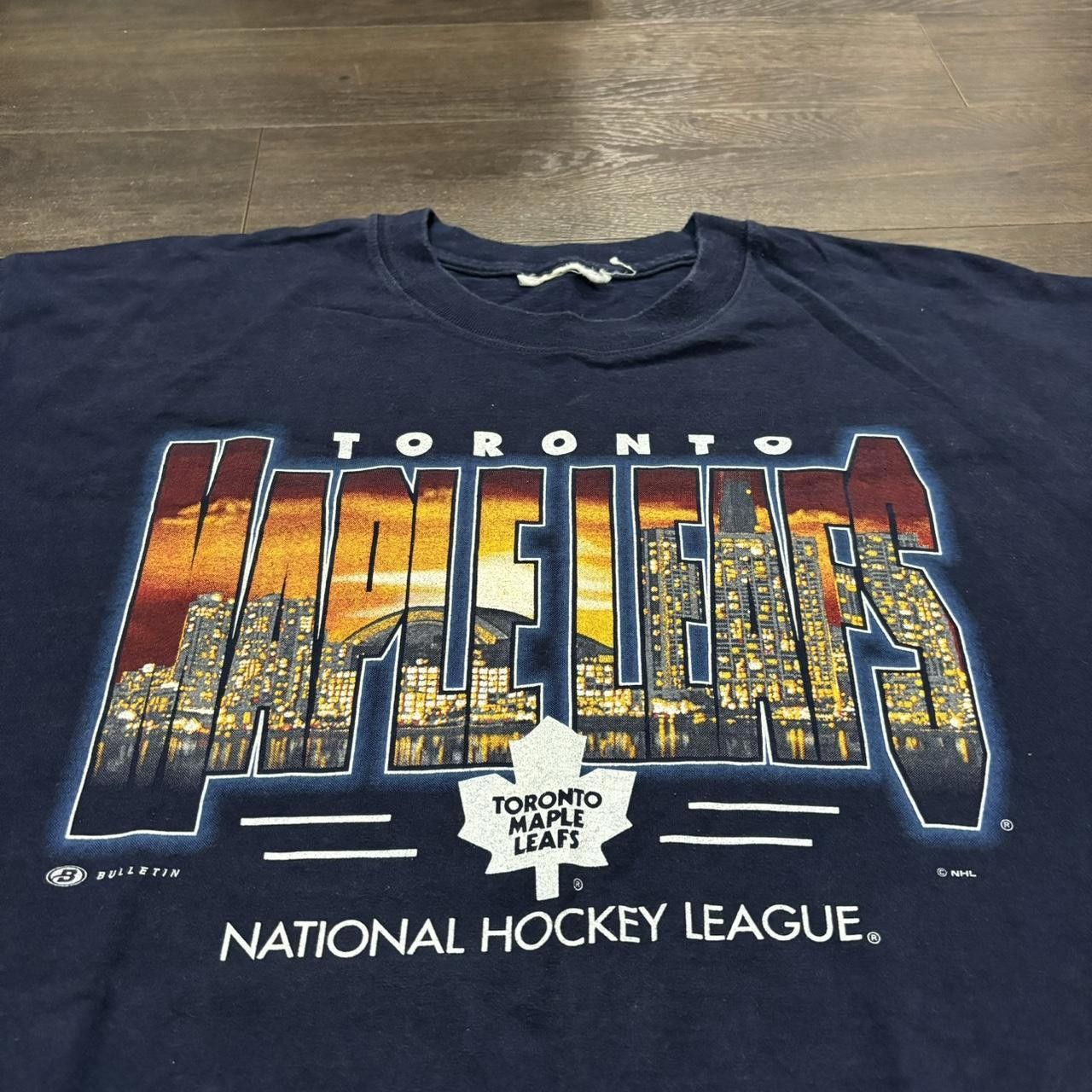 Designer vintage toronto maple leafs Toronto skyline t shirt 00s XL Size US XL / EU 56 / 4 - 1 Thumbnail