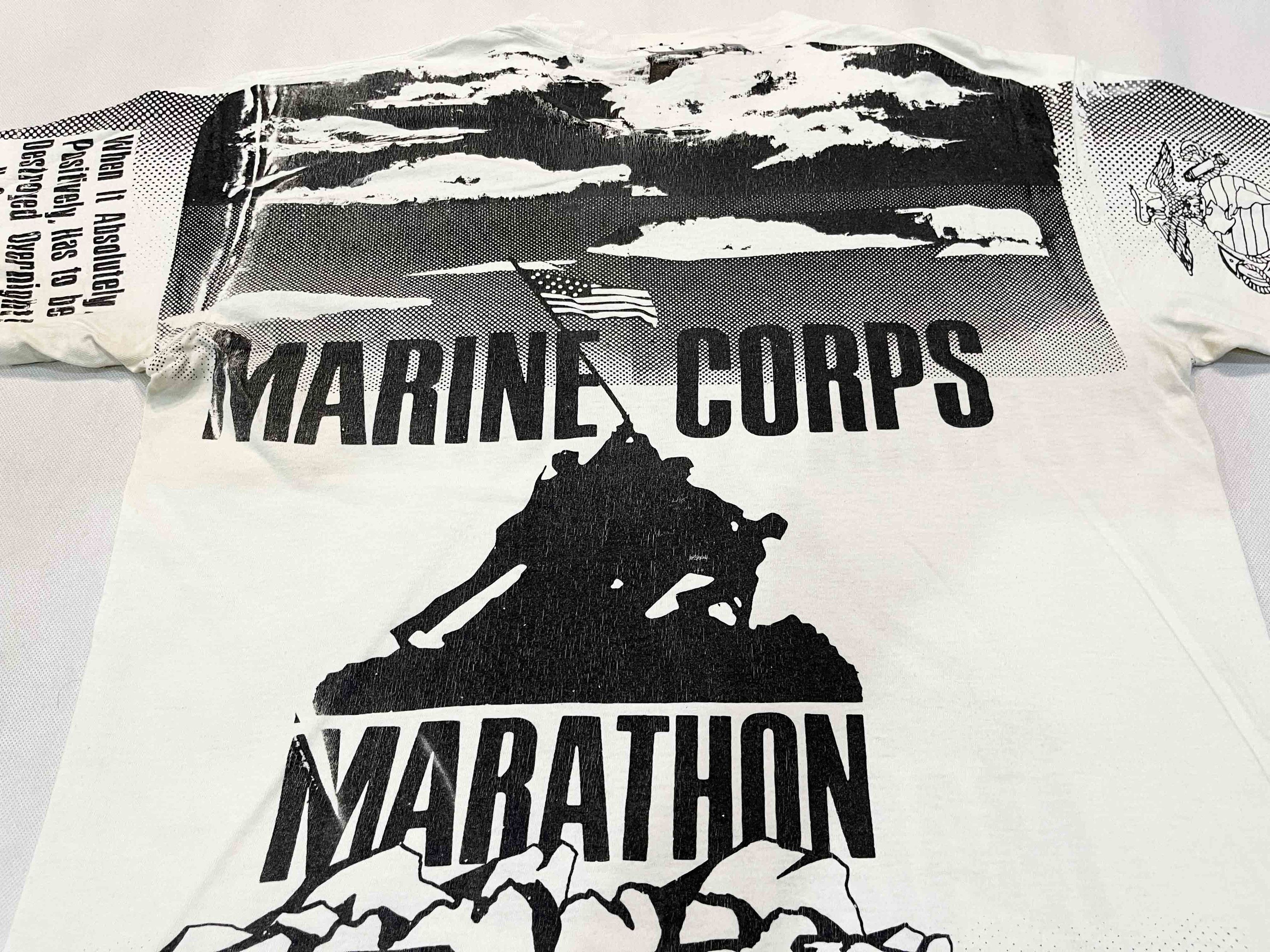 Vintage Vintage Marine Corps Marathon All Over Print RP T-Shirt Size US L / EU 52-54 / 3 - 8 Thumbnail