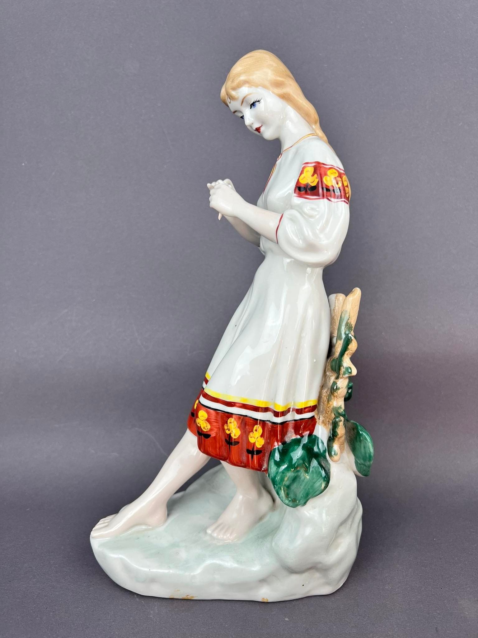 Vintage Vintage Soviet Porcelain Statue Figure Girl Ukraine 11 in Size ONE SIZE - 4 Thumbnail