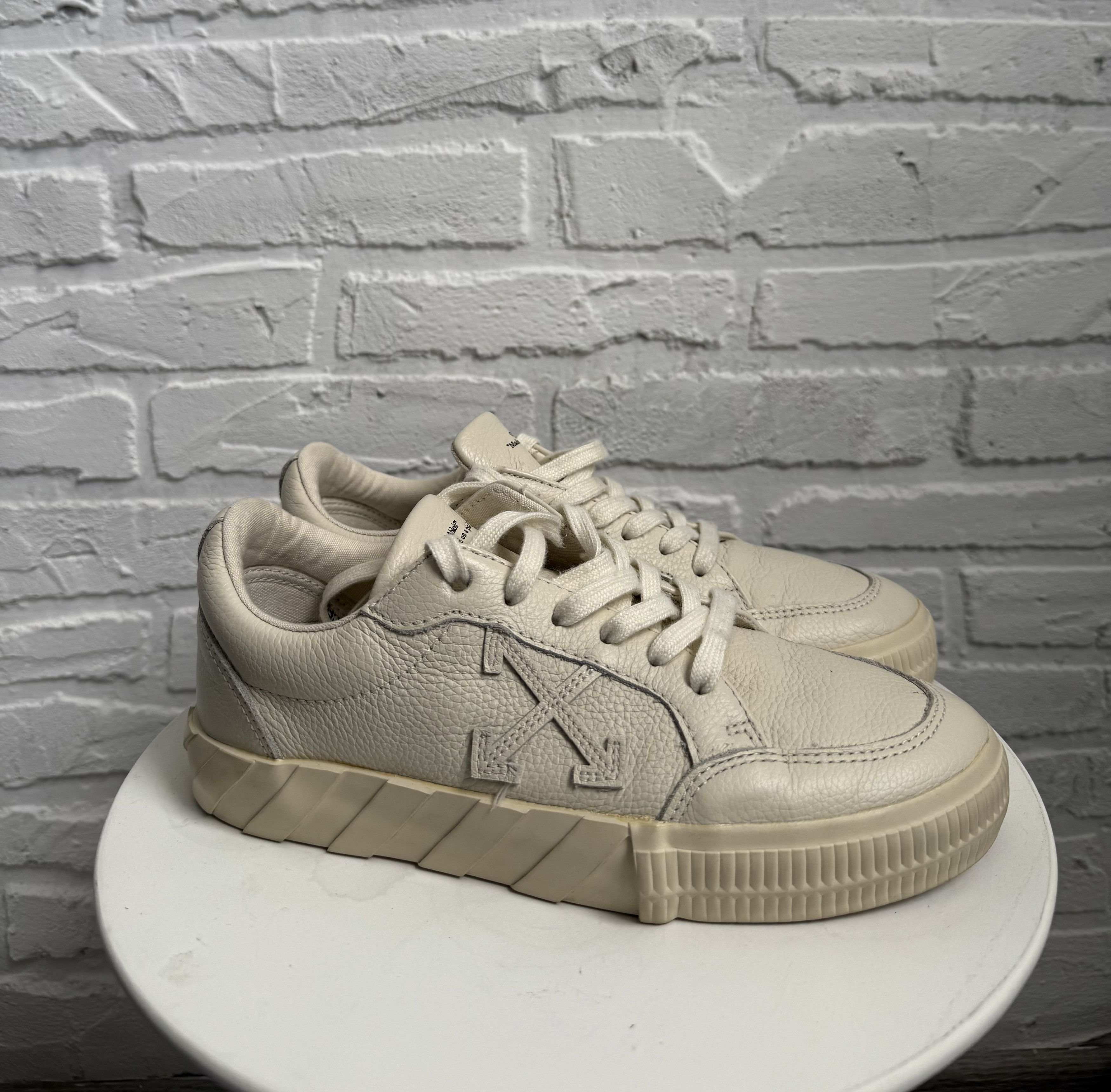 Off-White Off-White Leather Vulcanized Low sneakers cream white Size US 6 / IT 36 - 1 Thumbnail