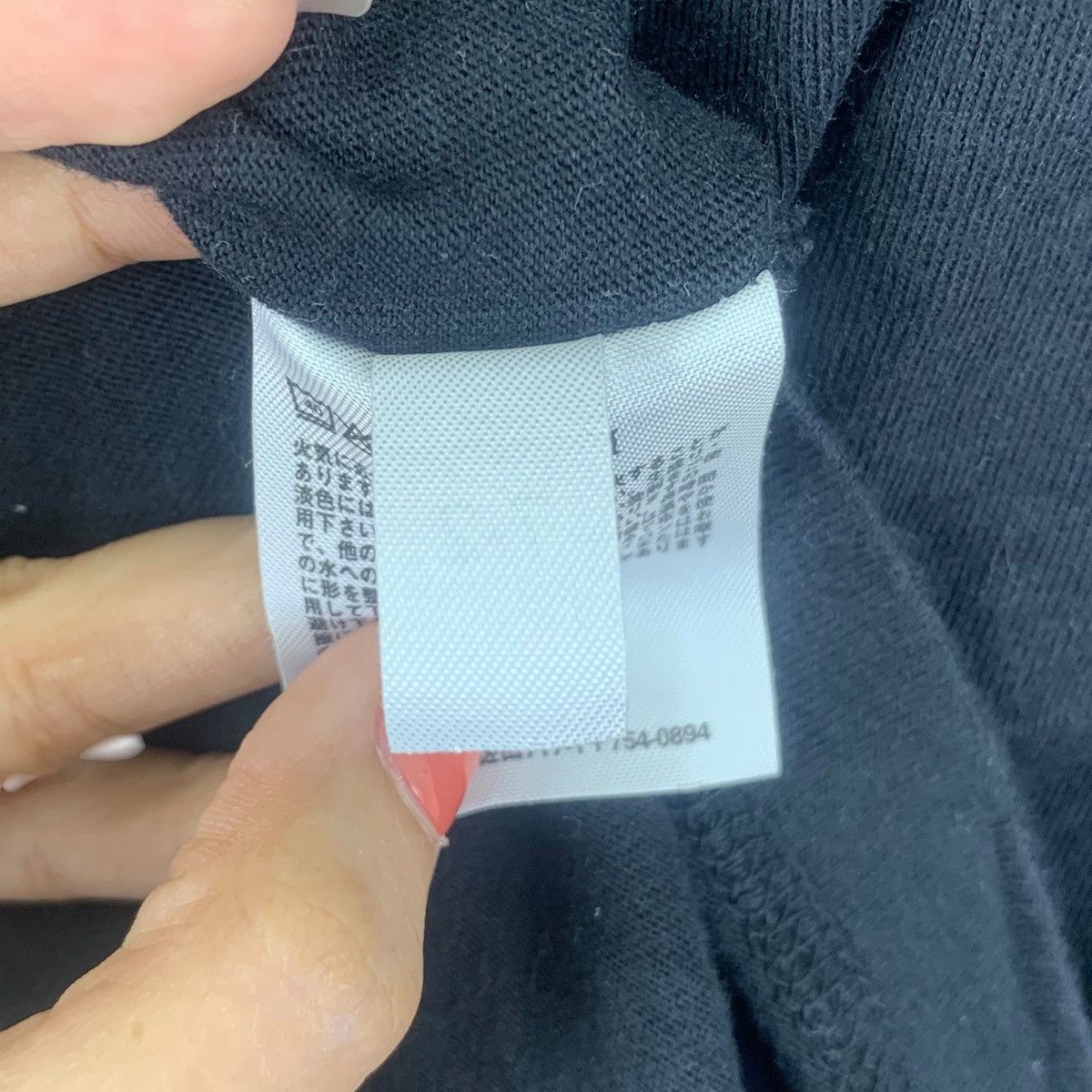 JW Anderson JW ANDERSON x UNIQLO Fisherman Painting Tee Shirt Top Size L / US 10 / IT 46 - 9 Thumbnail