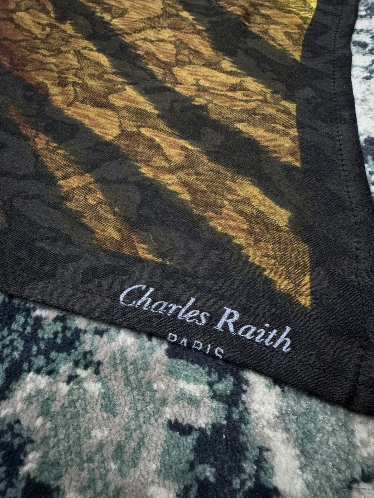 Anglo-Italian CHARLES RAITH MASSIVE TIGER MOTIVE SILK WOOL SCARF Size ONE SIZE - 5 Thumbnail