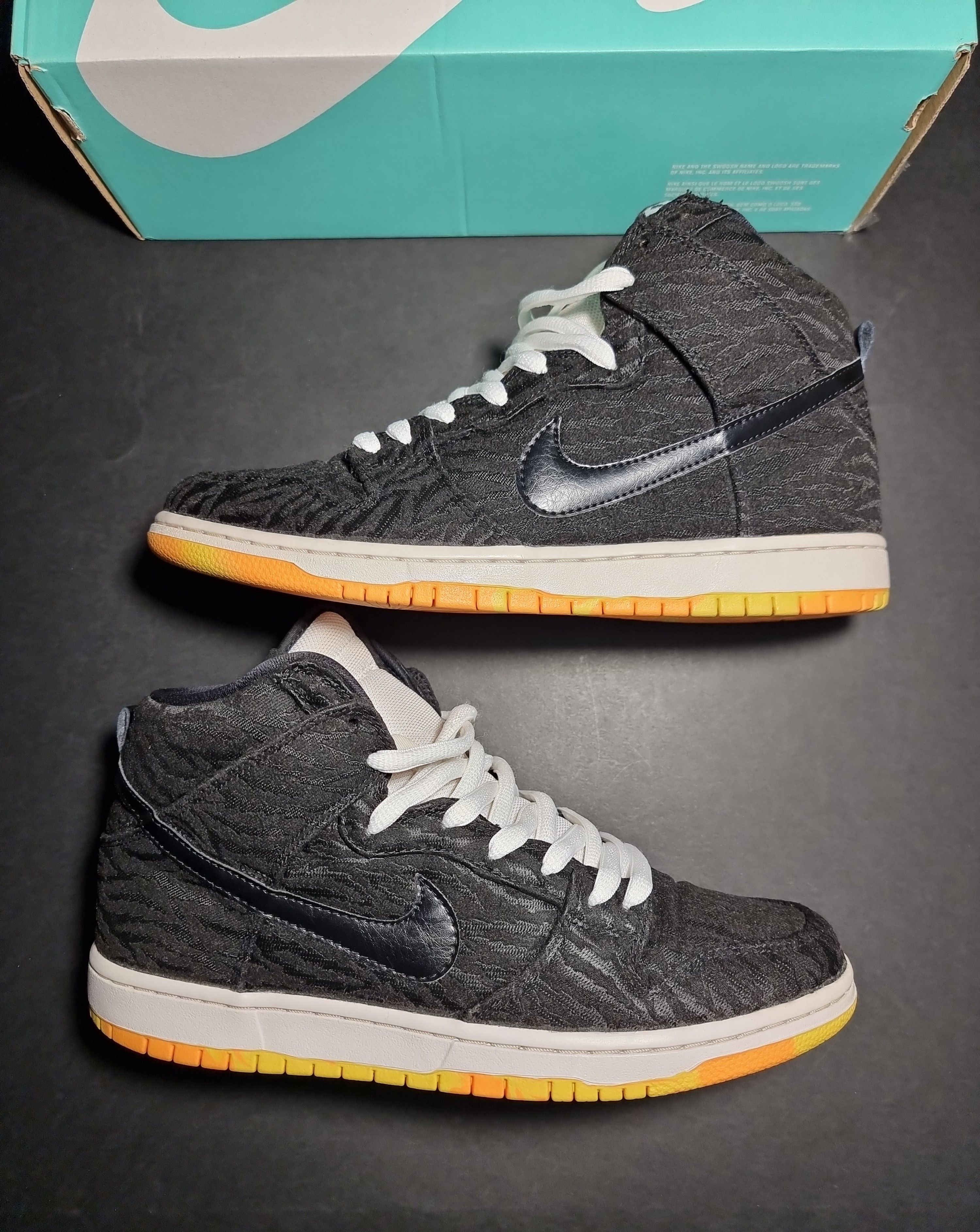 Nike SB Nike SB Dunk High Skunk Size US 9.5 / EU 42-43 - 2 Thumbnail