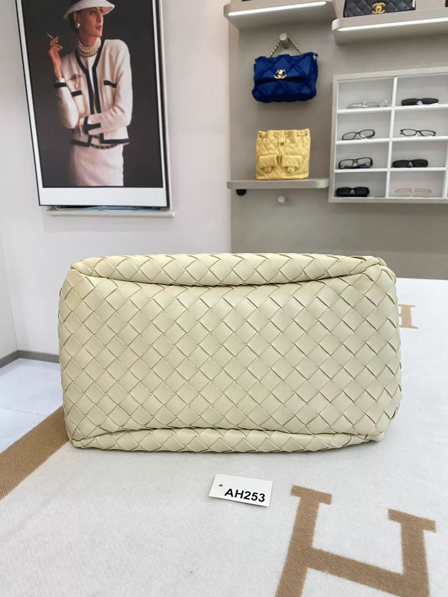 Bottega Veneta BV Woven Hobo Bag Ivory 33x20x19 Like New AH253 Size ONE SIZE - 8 Thumbnail