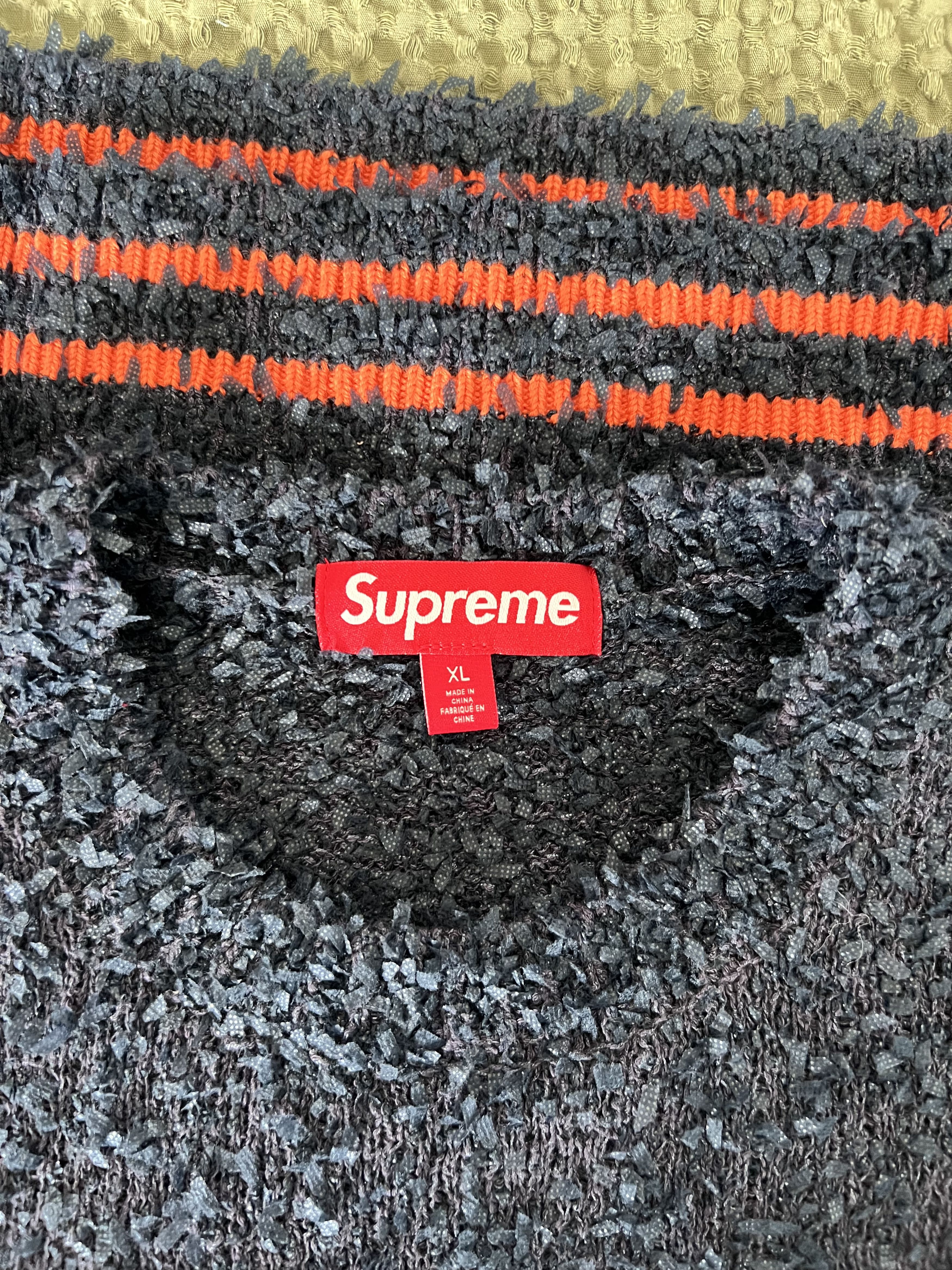 Supreme Supreme Textured Arc Logo Sweater in Navy Size US XL / EU 56 / 4 - 6 Thumbnail