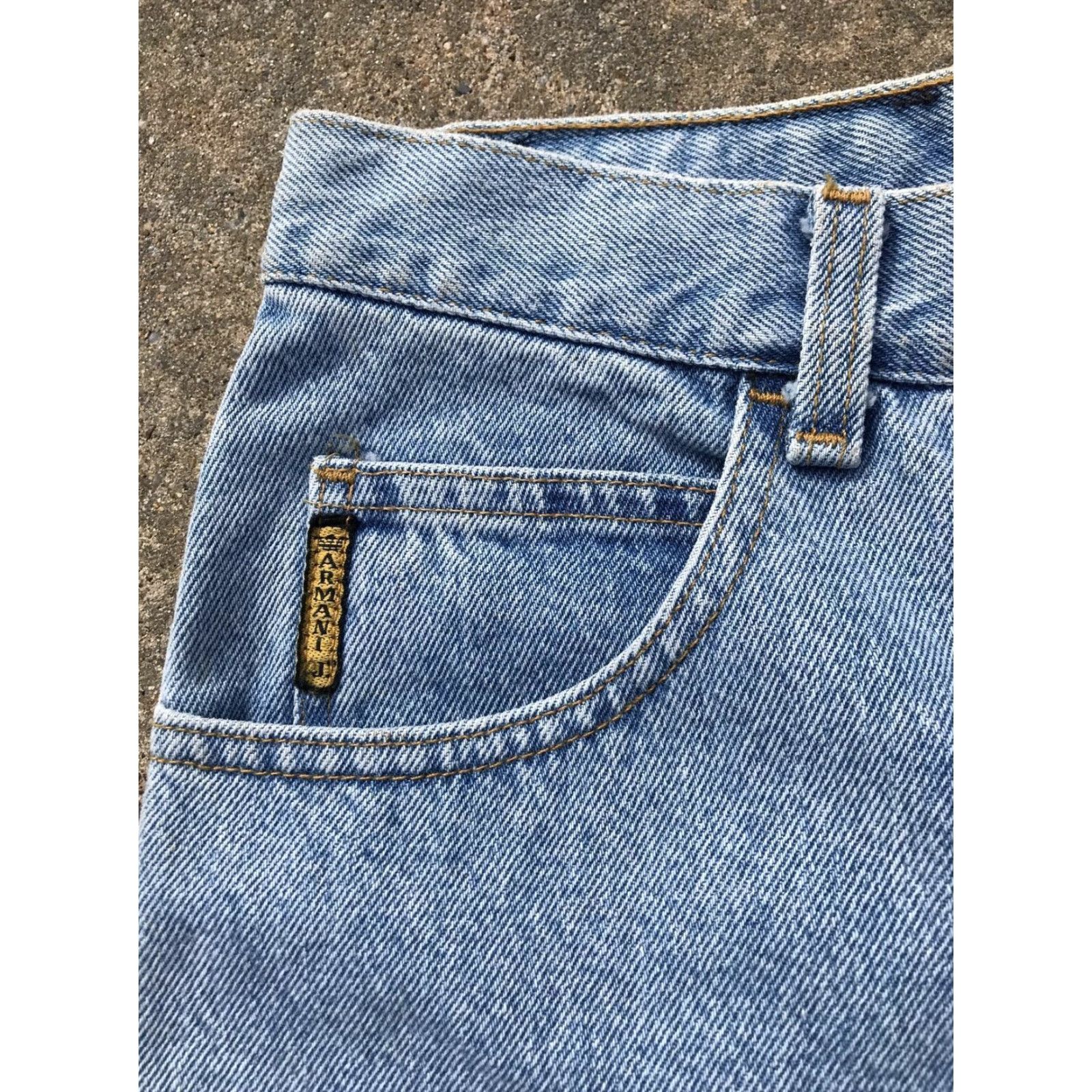 Giorgio Armani VINTAGE Giorgio Armani Women’s Mom Jeans High Rise Tapered Light Wash Size 10 90s Denim Size 32" / US 10 / IT 46 - 7 Thumbnail