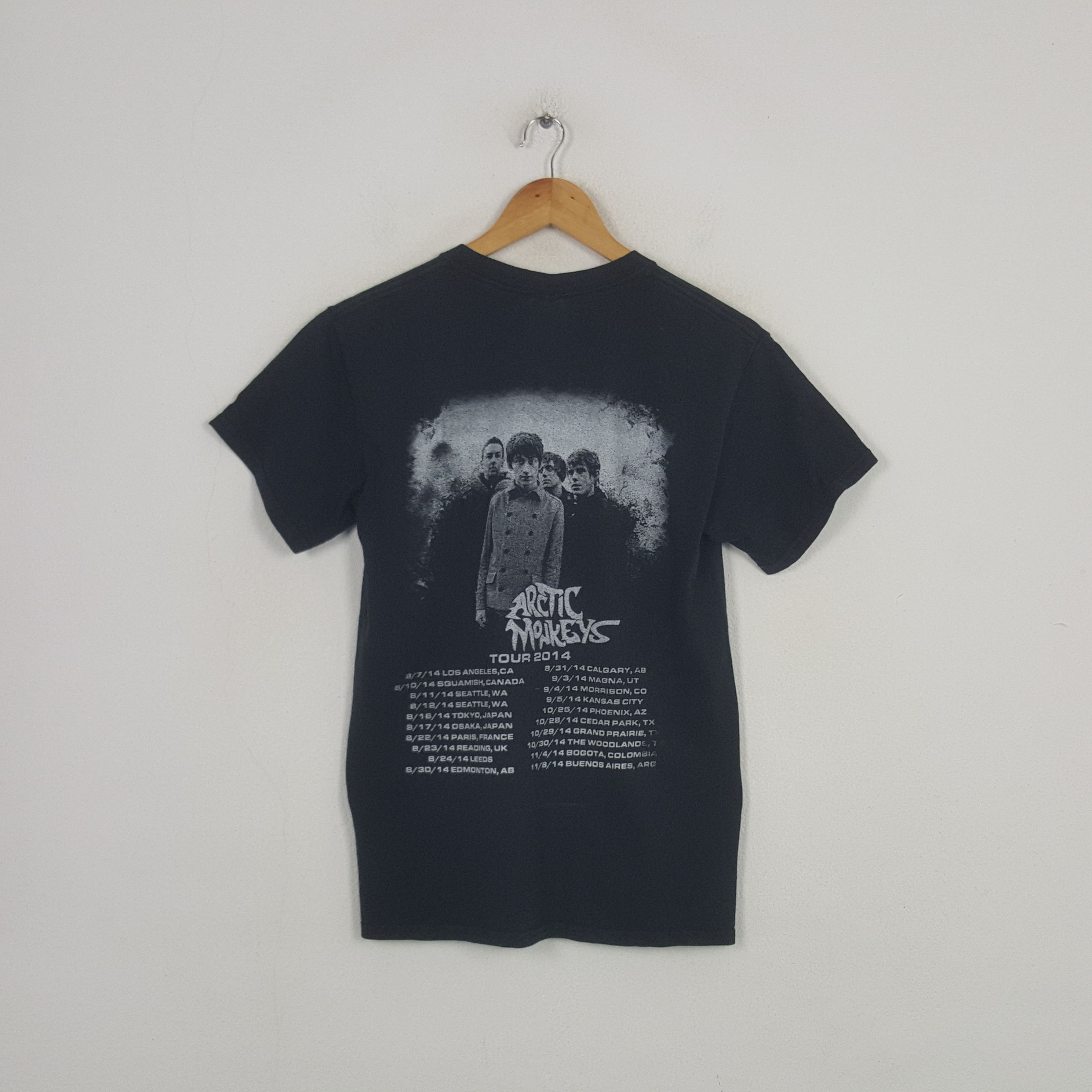 Band Tees Vintage Artic Monkey Rock Band Tshirt RR4 Size US S / EU 44-46 / 1 - 3 Thumbnail