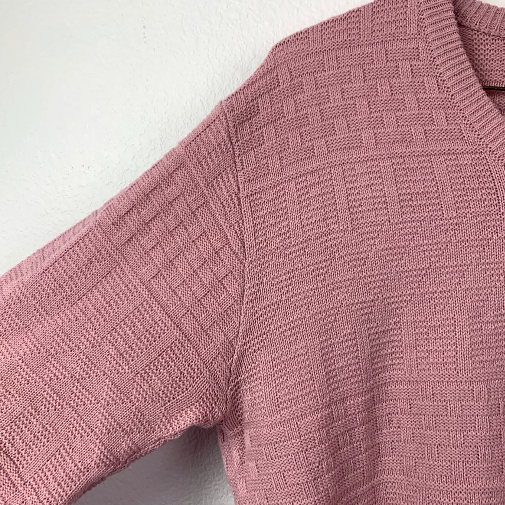JCPenney VINTAGE JcPenney Classic Mens Shop V-Neck Sweater Purple Textured Large USA Shirt Mens Large Purple 1970s Grunge Size US L / EU 52-54 / 3 - 2 Thumbnail
