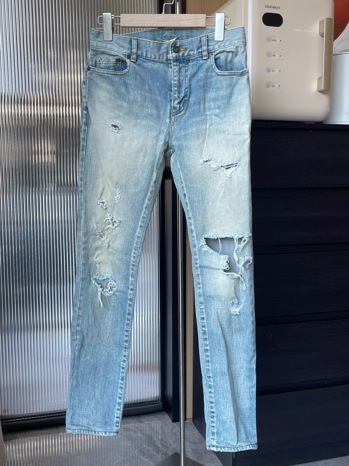 Saint Laurent Paris Destroy blue jeans