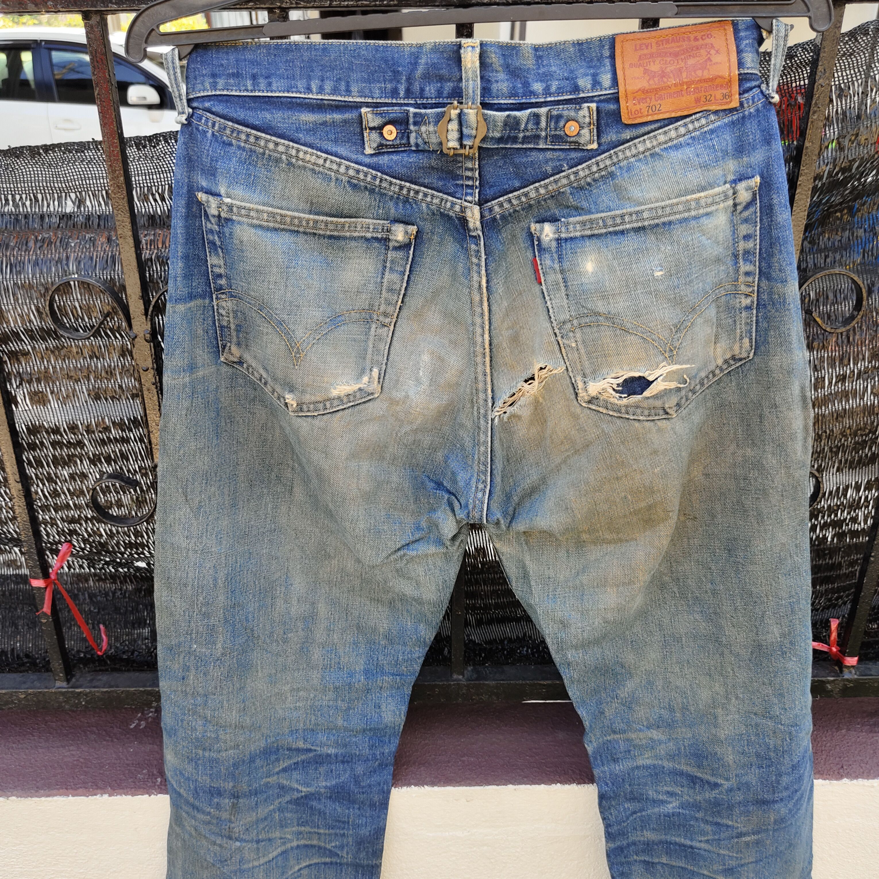 Levi's Vintage 90s Levi's 702 Big E Distressed Selvedge Jean Size US 31 - 6 Thumbnail