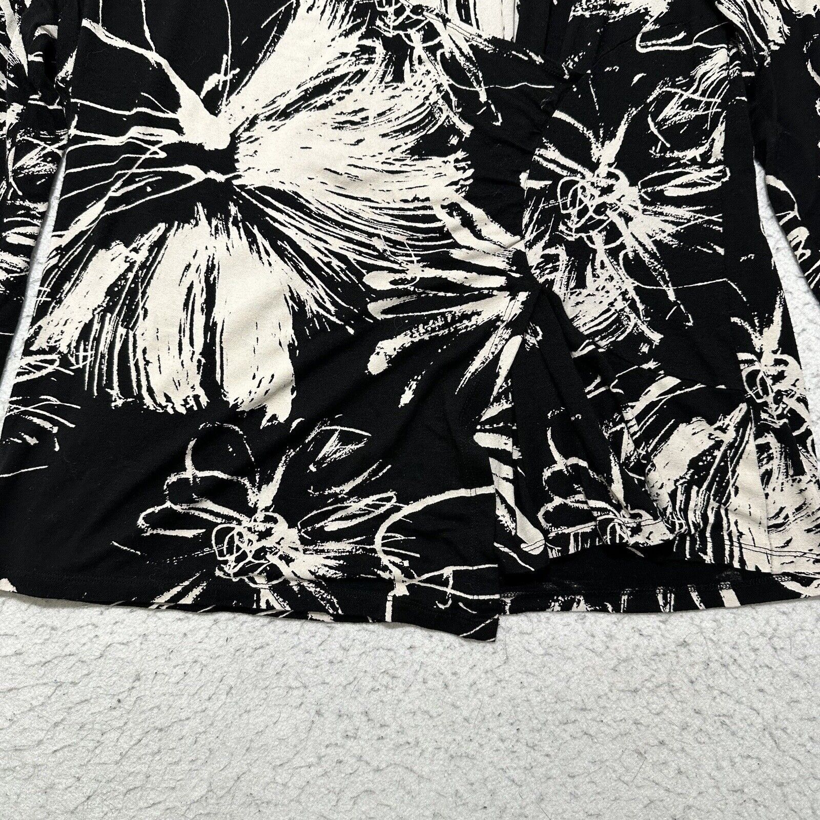 Other Lane Bryant 14/16 Black Ivory Floral Faux Wrap Blouse V-Neck Size XXL / US 16-18 / IT 52-54 - 6 Thumbnail