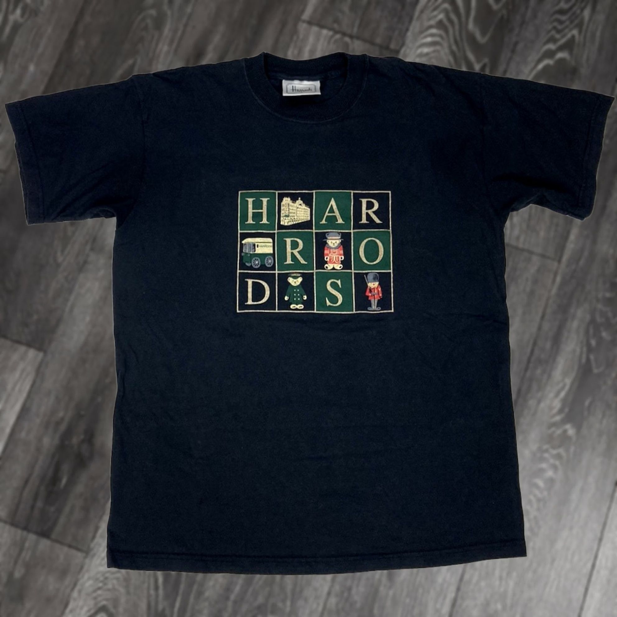 Harrods VINTAGE Harrods Graphic T-shirt Men Large Black Short Sleeve 90s Size US L / EU 52-54 / 3 - 1 Thumbnail
