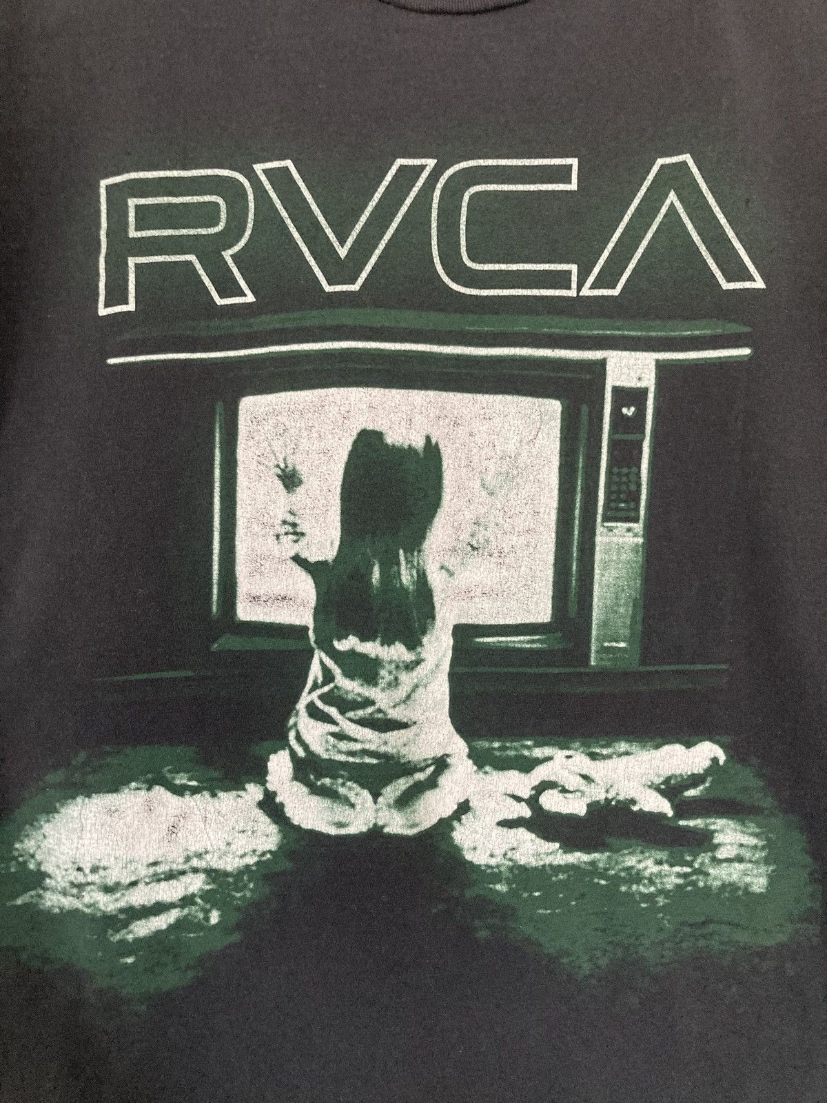 RVCA RVCA THE POLTERGEIST T SHIRT HORROR MOVIE ARTIST NETWORK APN Size US M / EU 48-50 / 2 - 2 Thumbnail
