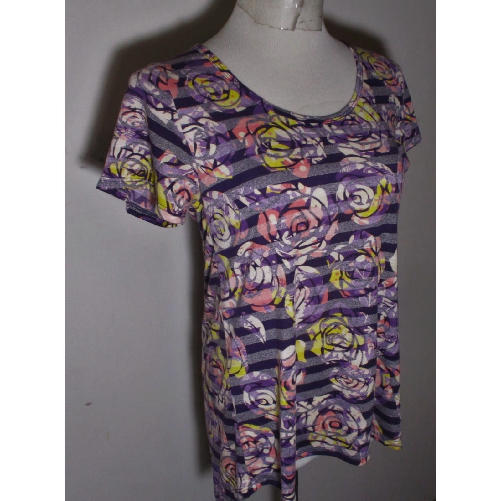 Vintage LULAROE Purple Classic T Short Sleeve Tunic Top Size XS NWT Size XS / US 0-2 / IT 36-38 - 3 Thumbnail