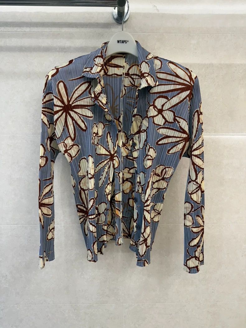Issey Miyake Issey Miyake size:3 A floral cardigan with a blue backgrou Size XS / US 0-2 / IT 36-38 - 1 Thumbnail