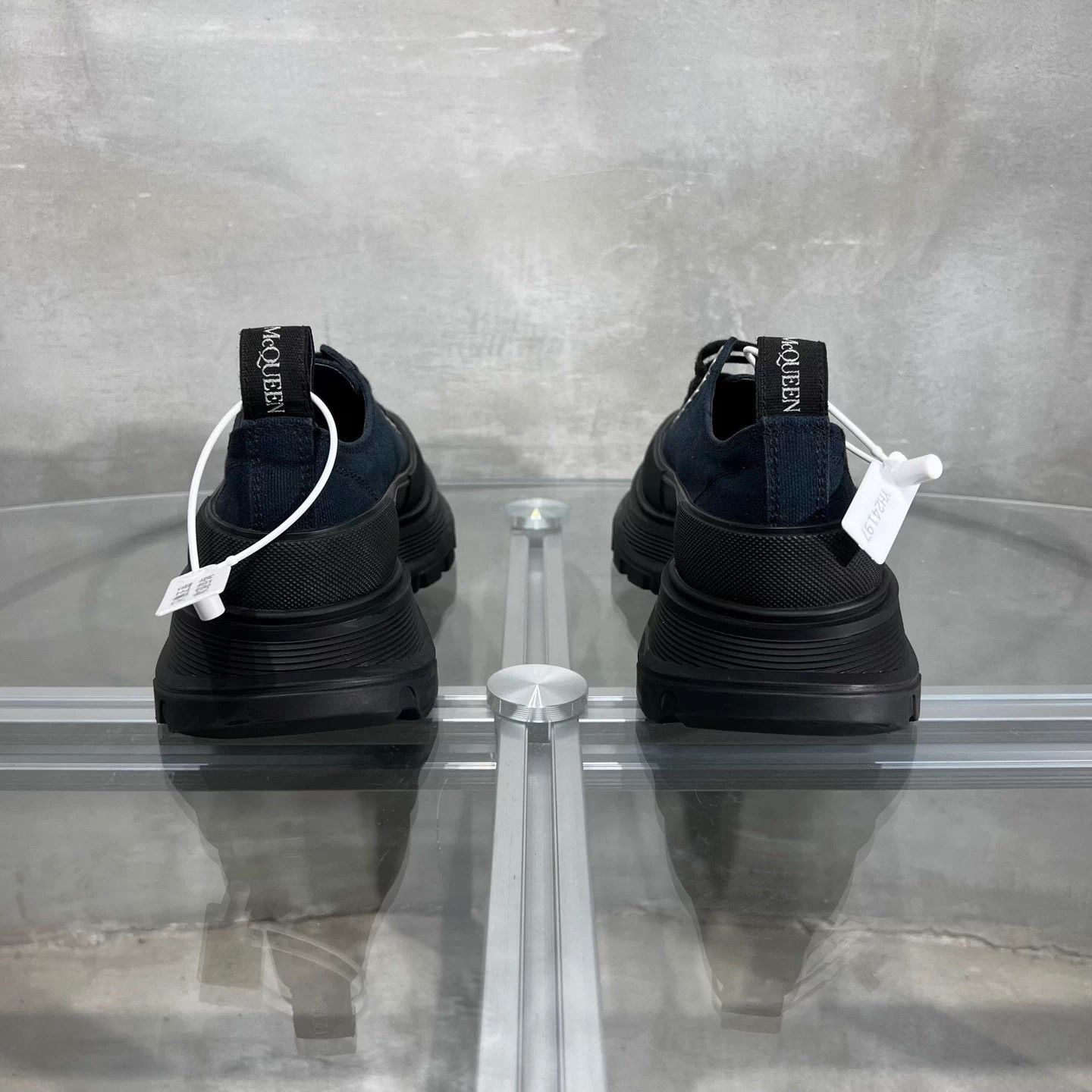 Alexander McQueen Alexander McQueen Tread Slick black 37 EU Size US 6 / IT 36 - 6 Thumbnail