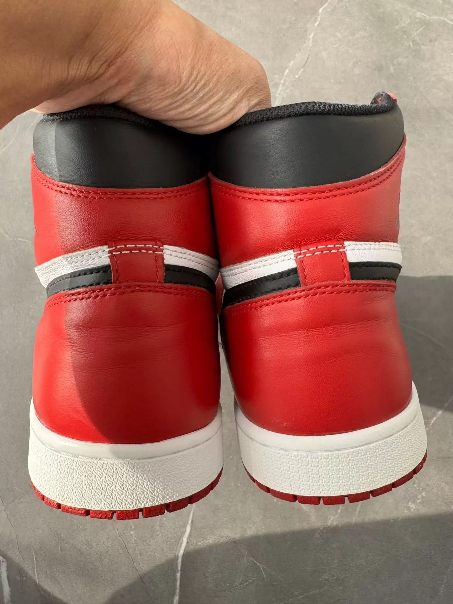 Nike Air Jordan 1 Chicago 2015 Release Size 45 2 Wears Size US 12 / EU 45 - 4 Thumbnail