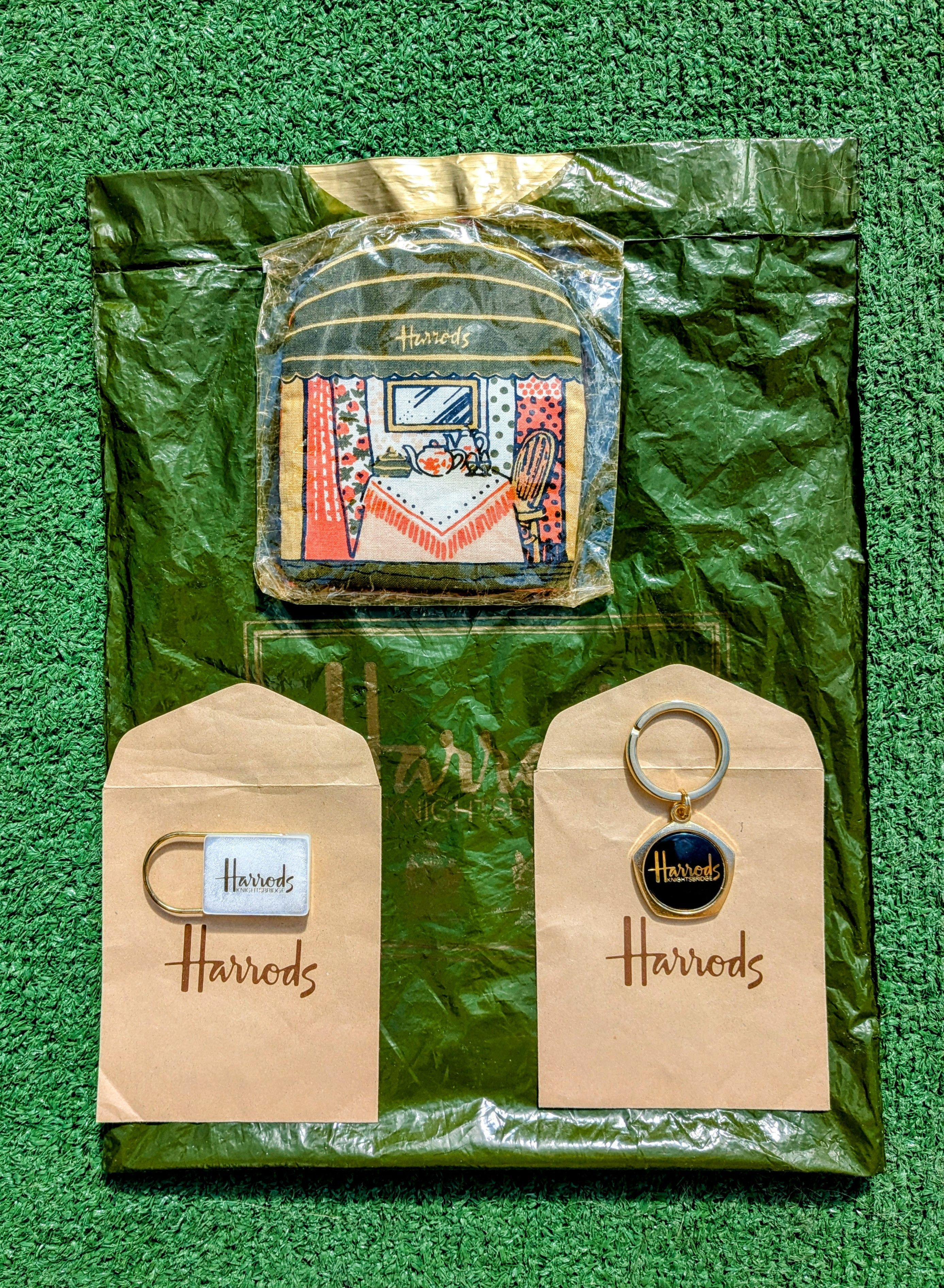 Harrods VTG 1980's HARRODS Knightsbridge Egg Cosy+2 Keychain Set Size ONE SIZE - 1 Thumbnail