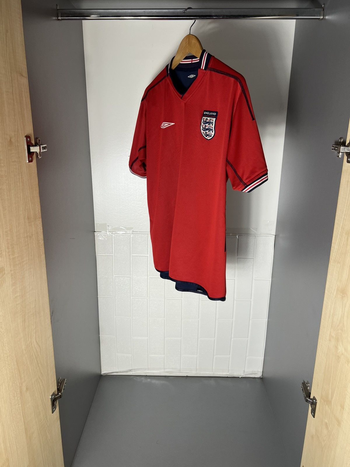 Umbro VINTAGE UMBRO ENGLAND RETRO SOCCER JERSEY MANCHESTER Y2K 90s Size US L / EU 52-54 / 3 - 9 Thumbnail
