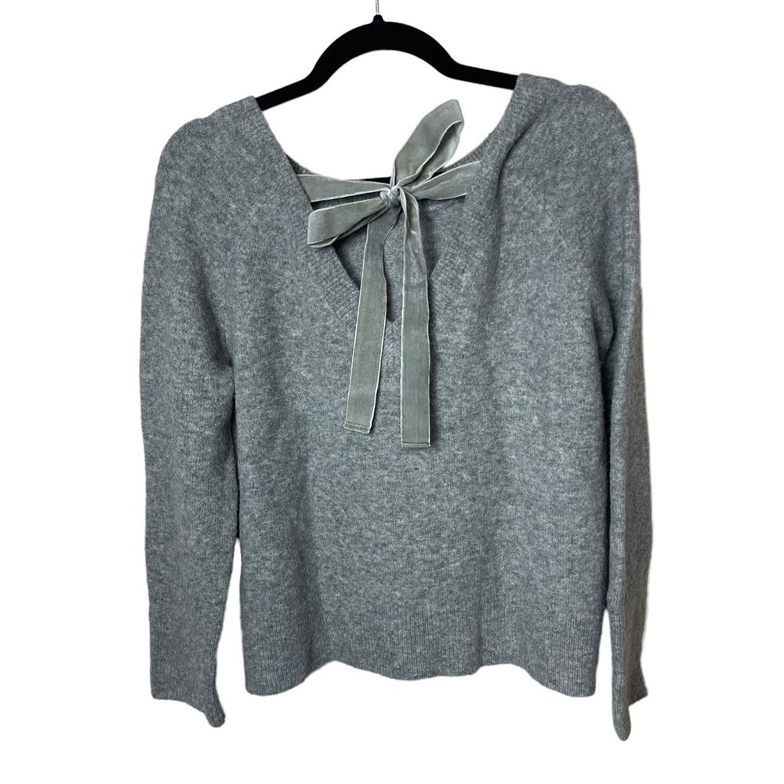 J.Crew J Crew V Back Velvet Tie Long Sleeve Sweater Gray Size Small Size S / US 4 / IT 40 - 3 Thumbnail