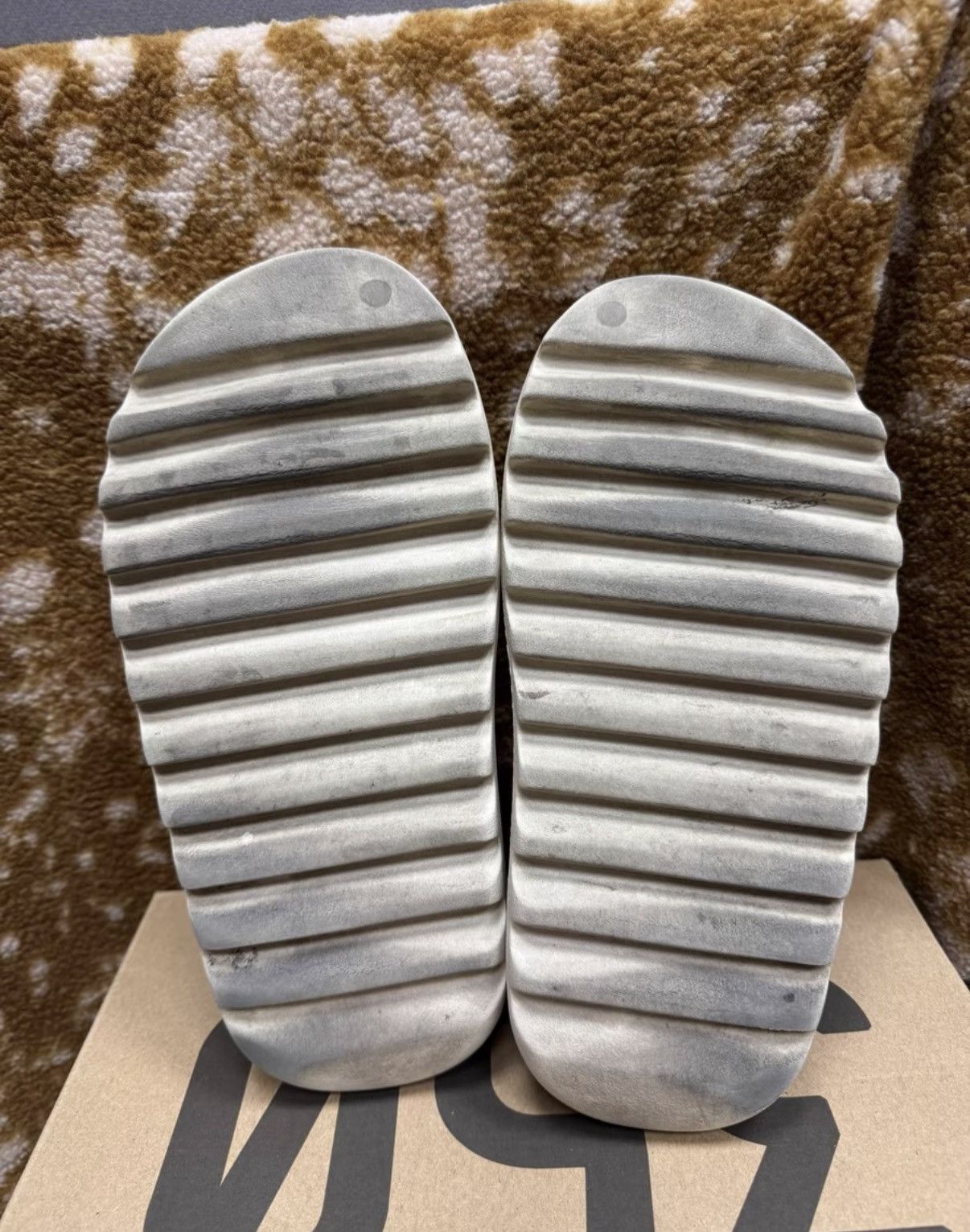 Adidas Adidas Yeezy Slide Bone FZ5897 K37 Size US 8 / EU 41 - 6 Thumbnail