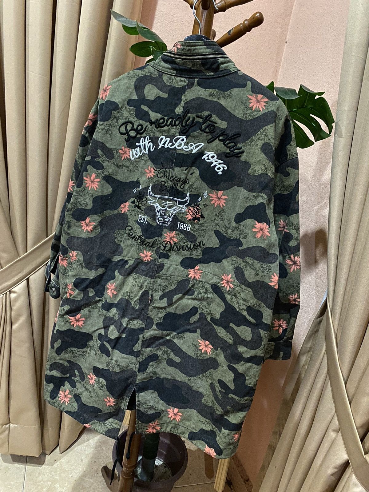 NBA NBA Chicago Bulls Camo Floral Long Jacket – Streetwear Size US S / EU 44-46 / 1 - 10 Thumbnail