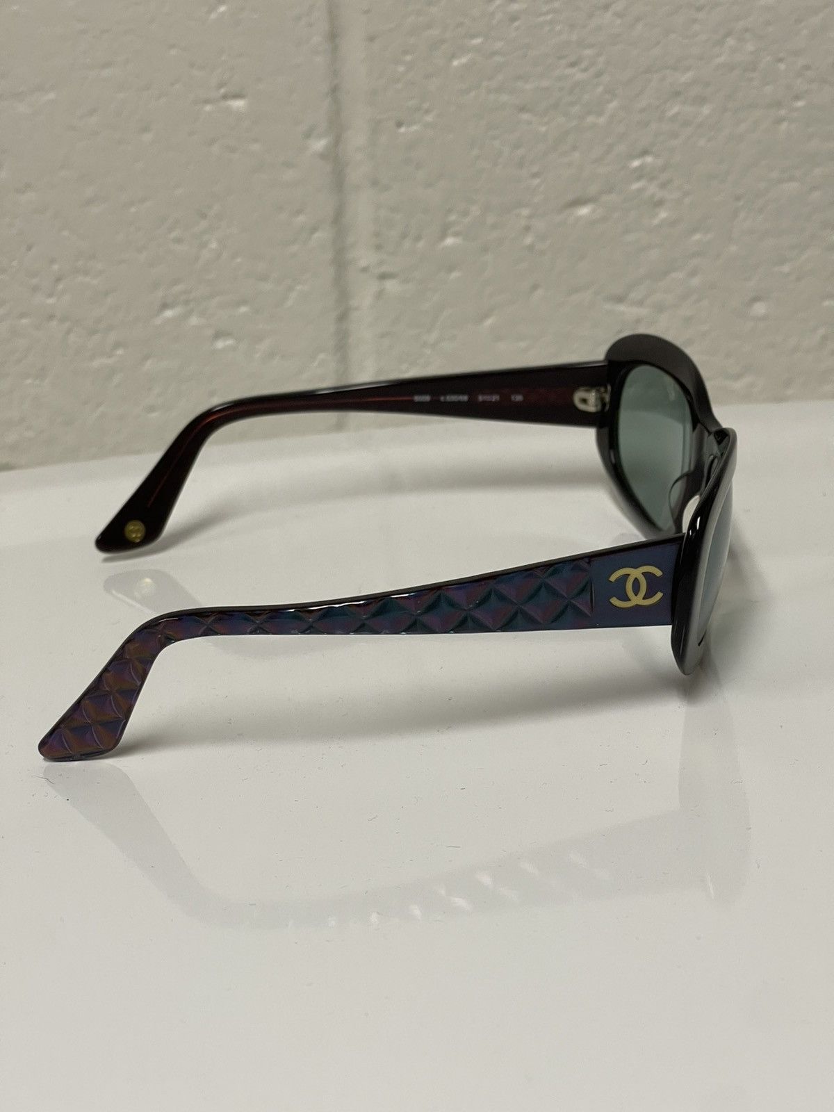 Chanel × Vintage Chanel 5009 Iridescent Rainbow Quilted 90’s Sunglasses Size ONE SIZE - 4 Thumbnail