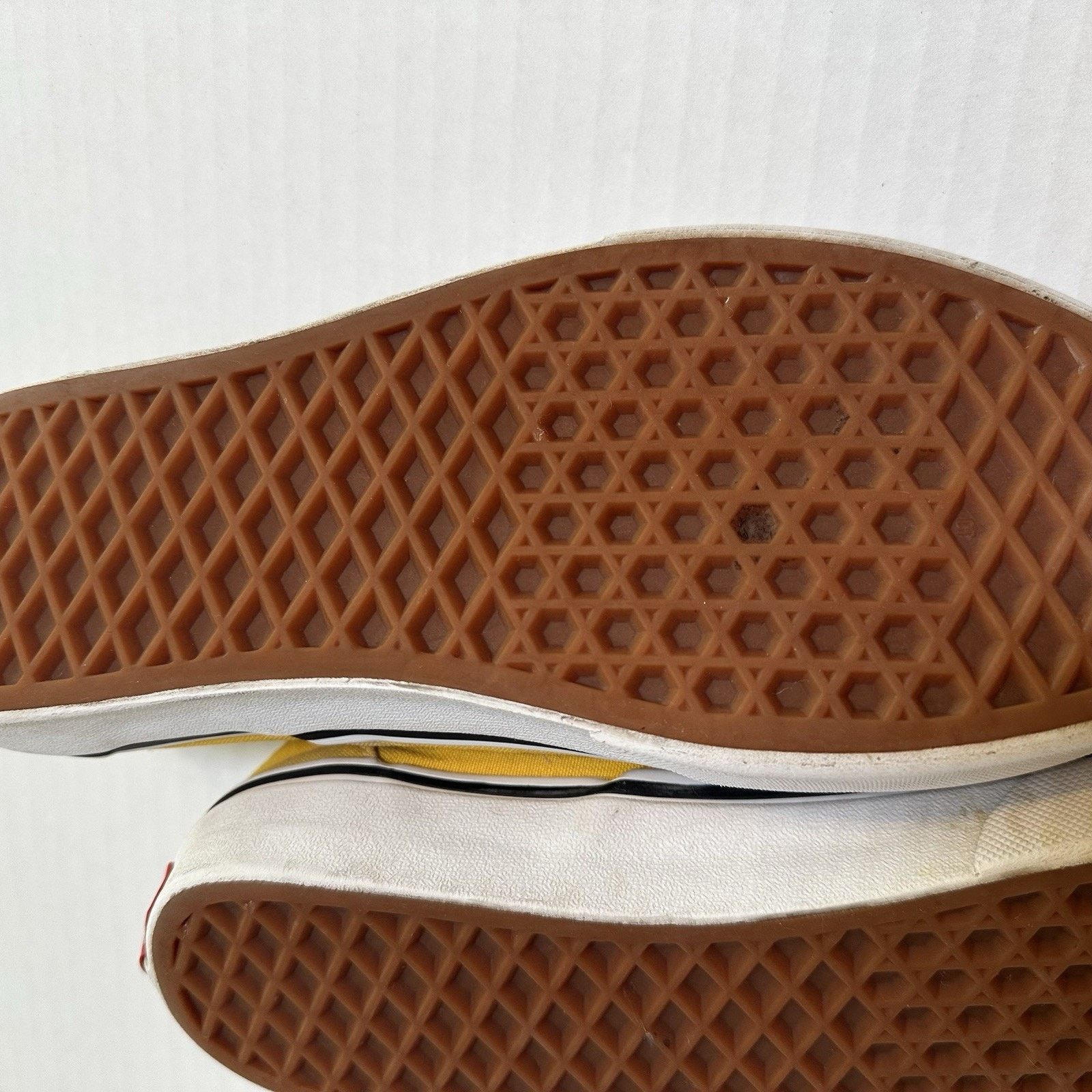 Vans Vans Classic Slip-on Yellow Shoes M5.5 /Wo7 Skate Sneakers Size US 6.5 / EU 39-40 - 10 Thumbnail