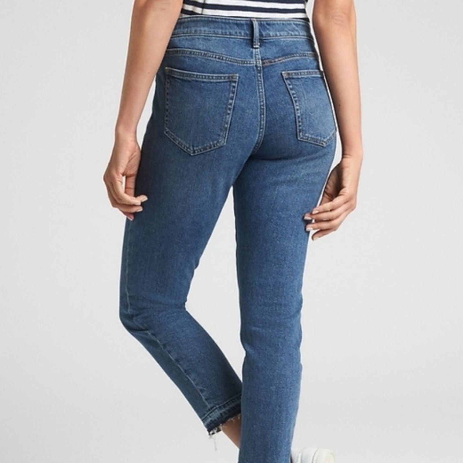 Gap GAP Mid Rise Girlfriend Crop Jeans Size 26" / US 2 / IT 38 - 3 Thumbnail