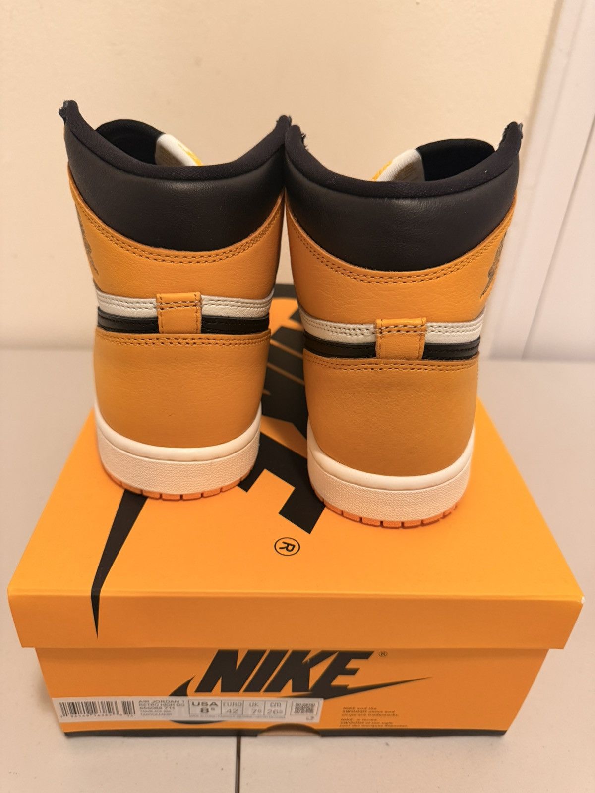 Jordan Brand Air Jordan 1 Retro High Taxi Size 8.5 Size US 8.5 / EU 41-42 - 4 Thumbnail