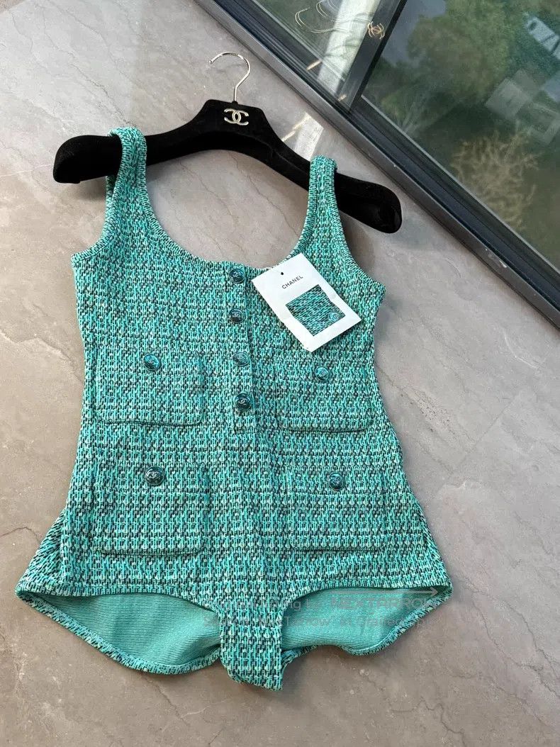 Chanel Chanel Green swimsuit Size 26" / US 2 / IT 38 - 1 Thumbnail