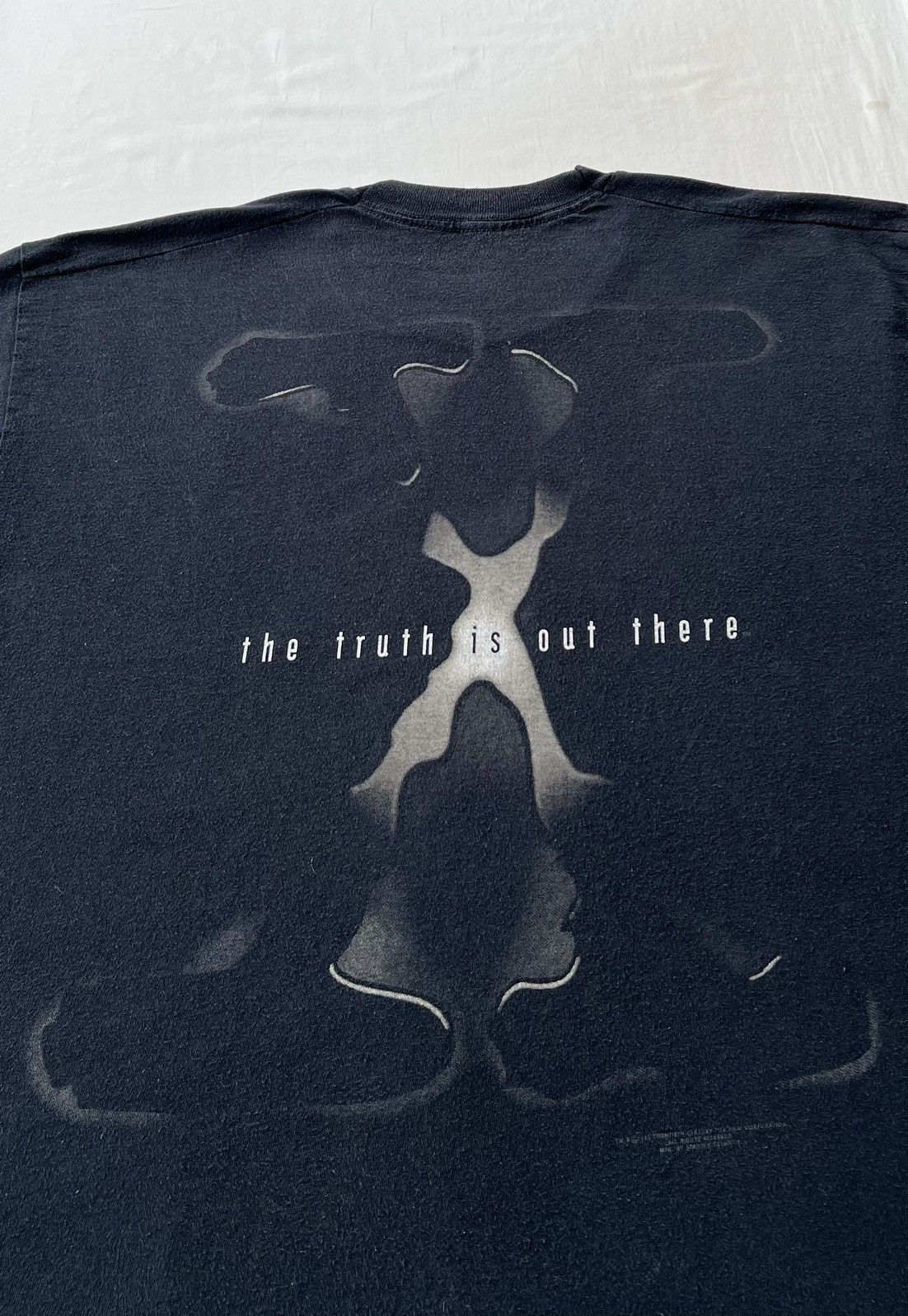 Vintage Vintage 1995 The X Files The Truth Is Out There Movie Tshirt Size US XL / EU 56 / 4 - 12 Thumbnail