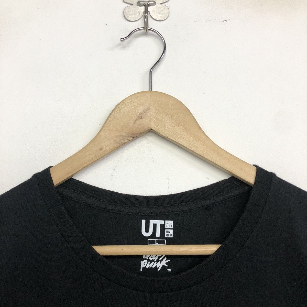 Band Tees Daft Punk X Uniqlo Helmet Graphic Band Tshirt Size US L / EU 52-54 / 3 - 5 Thumbnail