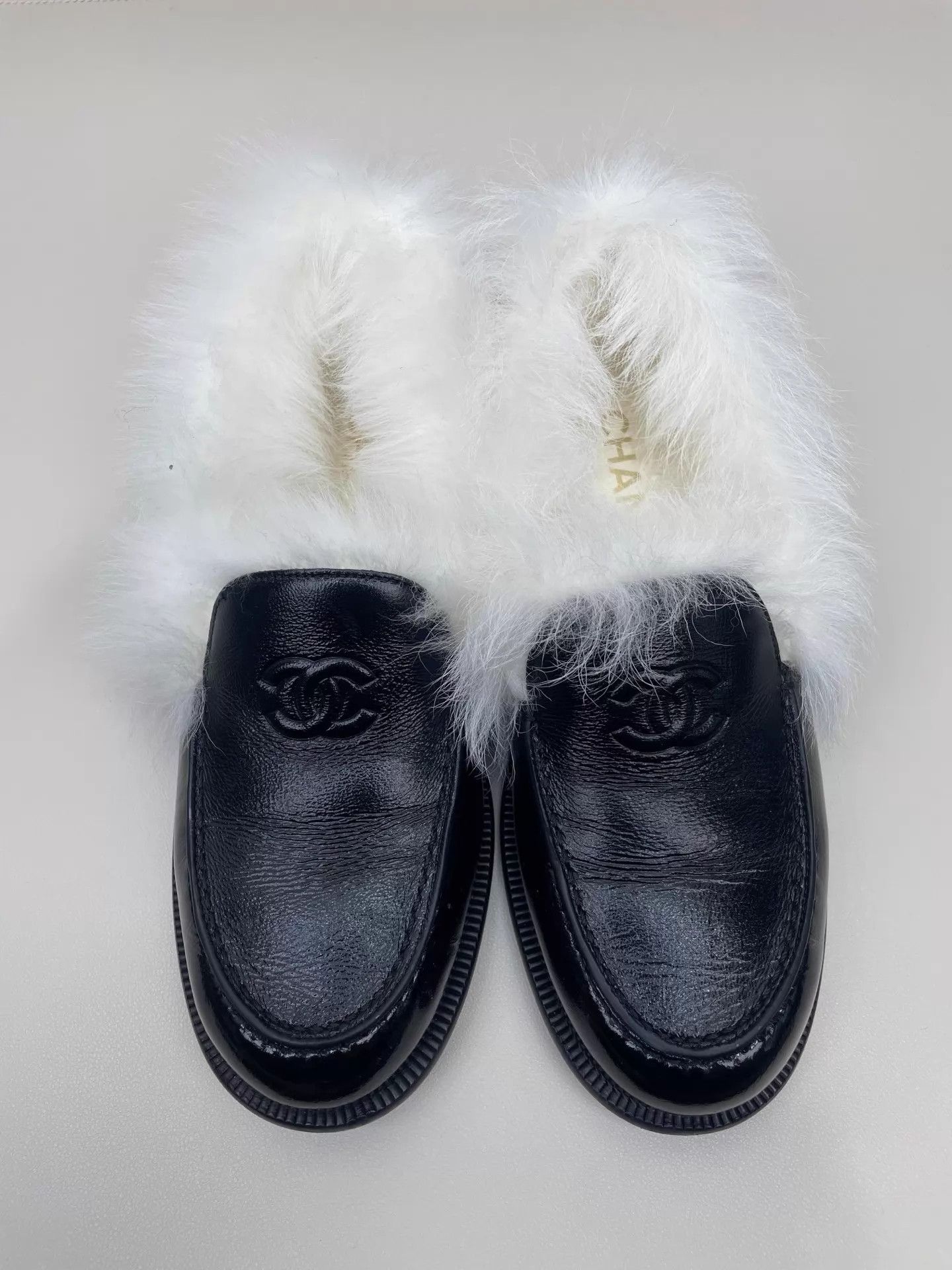 Chanel Chanel 25N Fur Loafer 37.5 Used Size US 7 / IT 37 - 1 Thumbnail