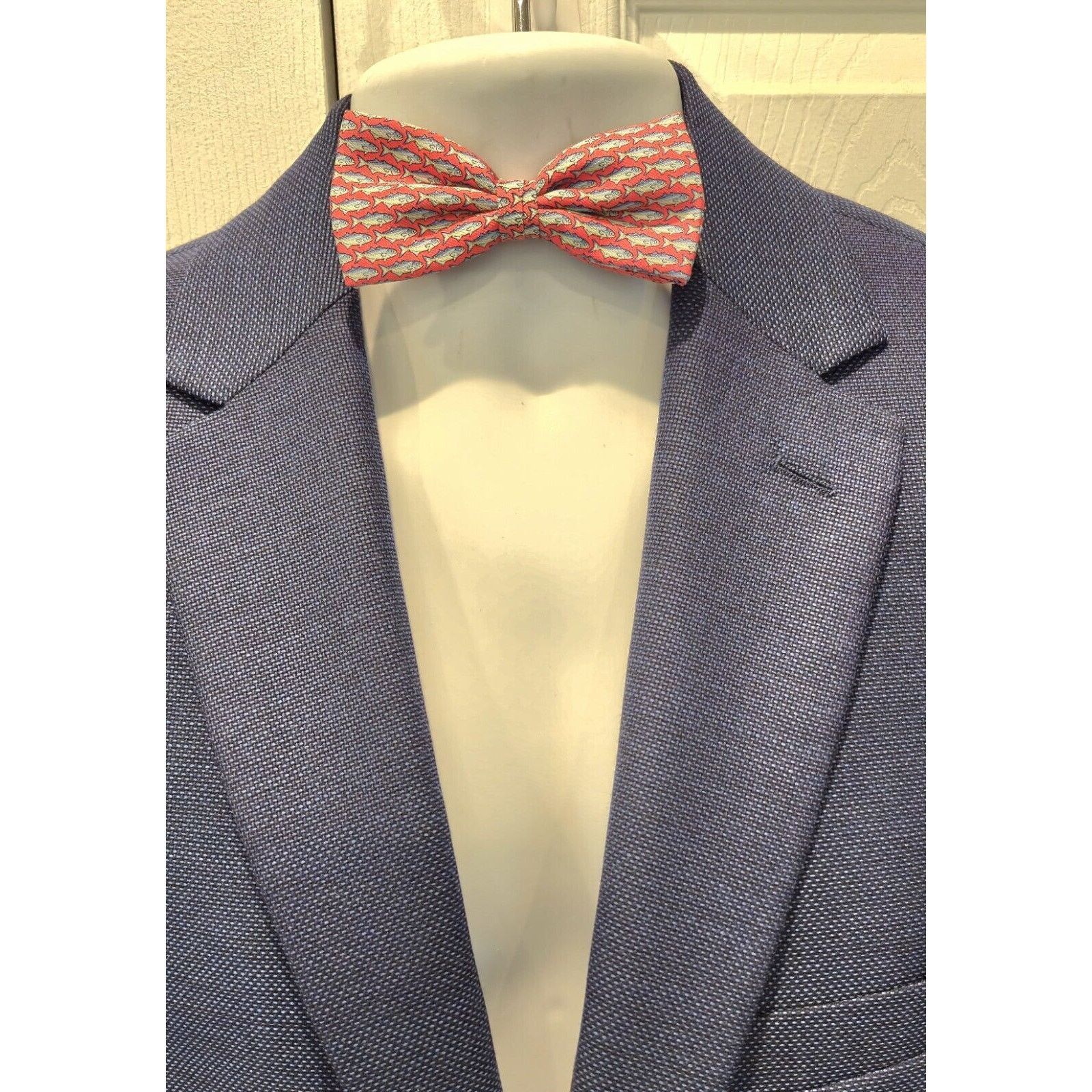 Vineyard Vines Vineyard Vines Men's Adjustable Silk Bow Tie Fish Print USA Size 38 - 2 Thumbnail