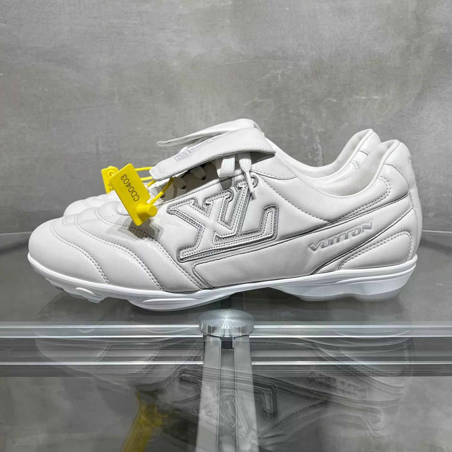Louis Vuitton Louis Vuitton Footprint white soccer cleats UK8/42 Size US 9 / EU 42 - 3 Thumbnail