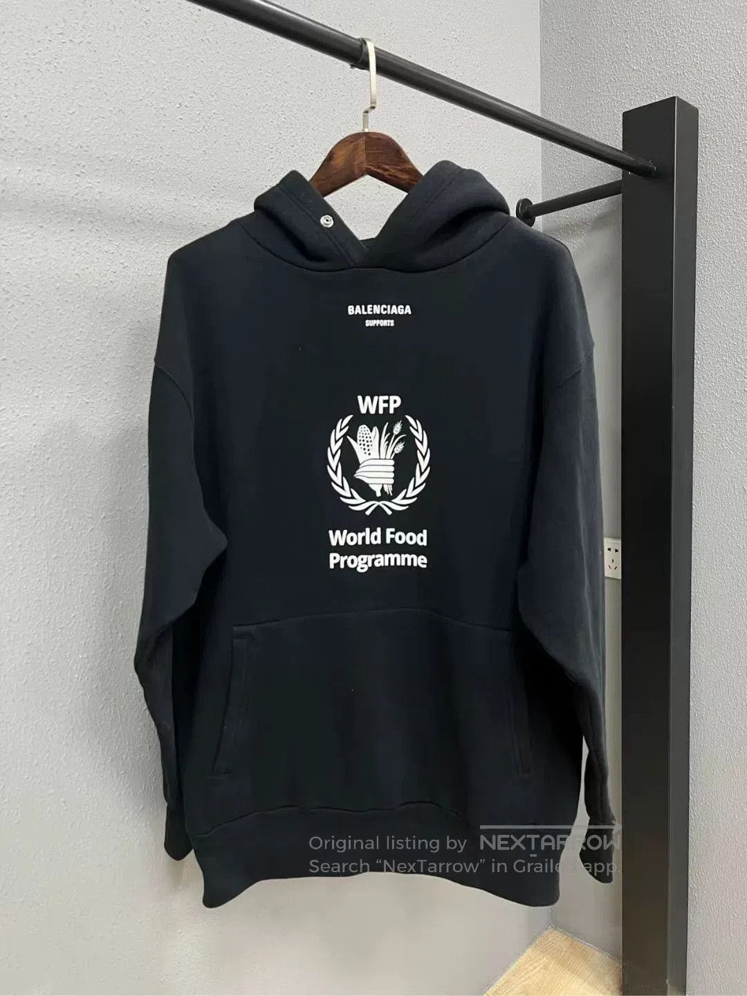 Balenciaga balenciaga black hoodie with text design. Size US XS / EU 42 / 0 - 1 Thumbnail